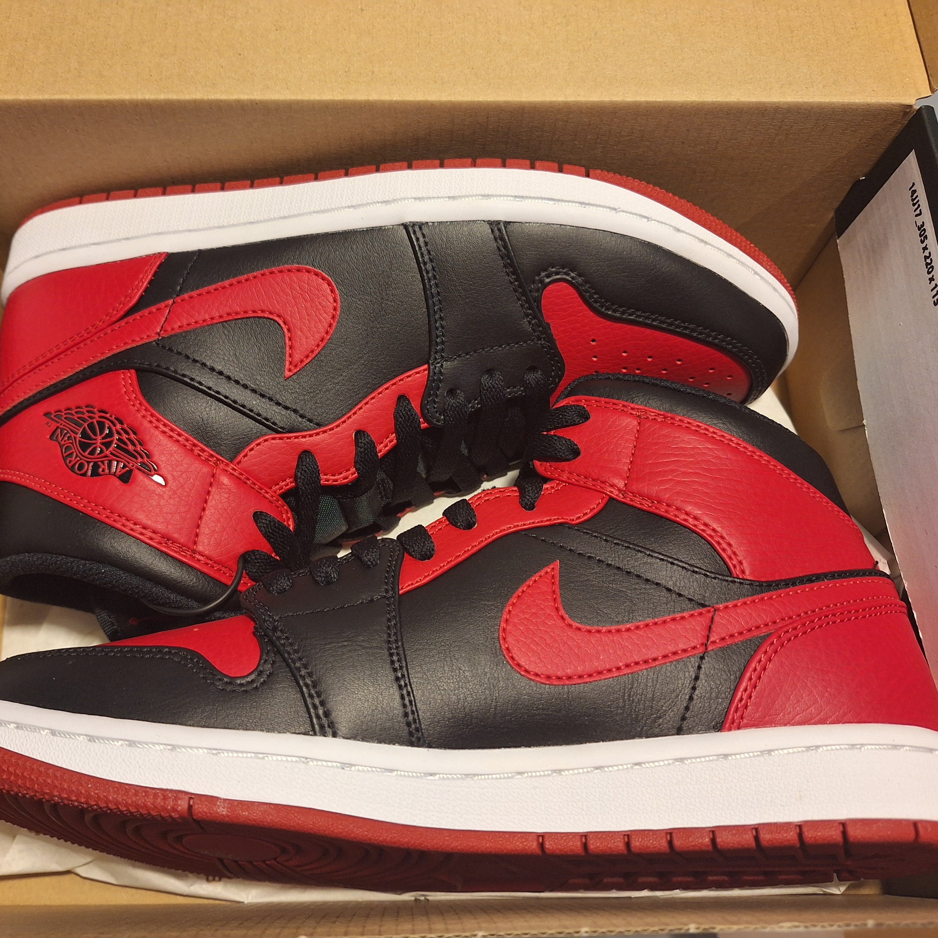Jordan 1 Mid Bred Banned 2020 착용 스타일 - 2