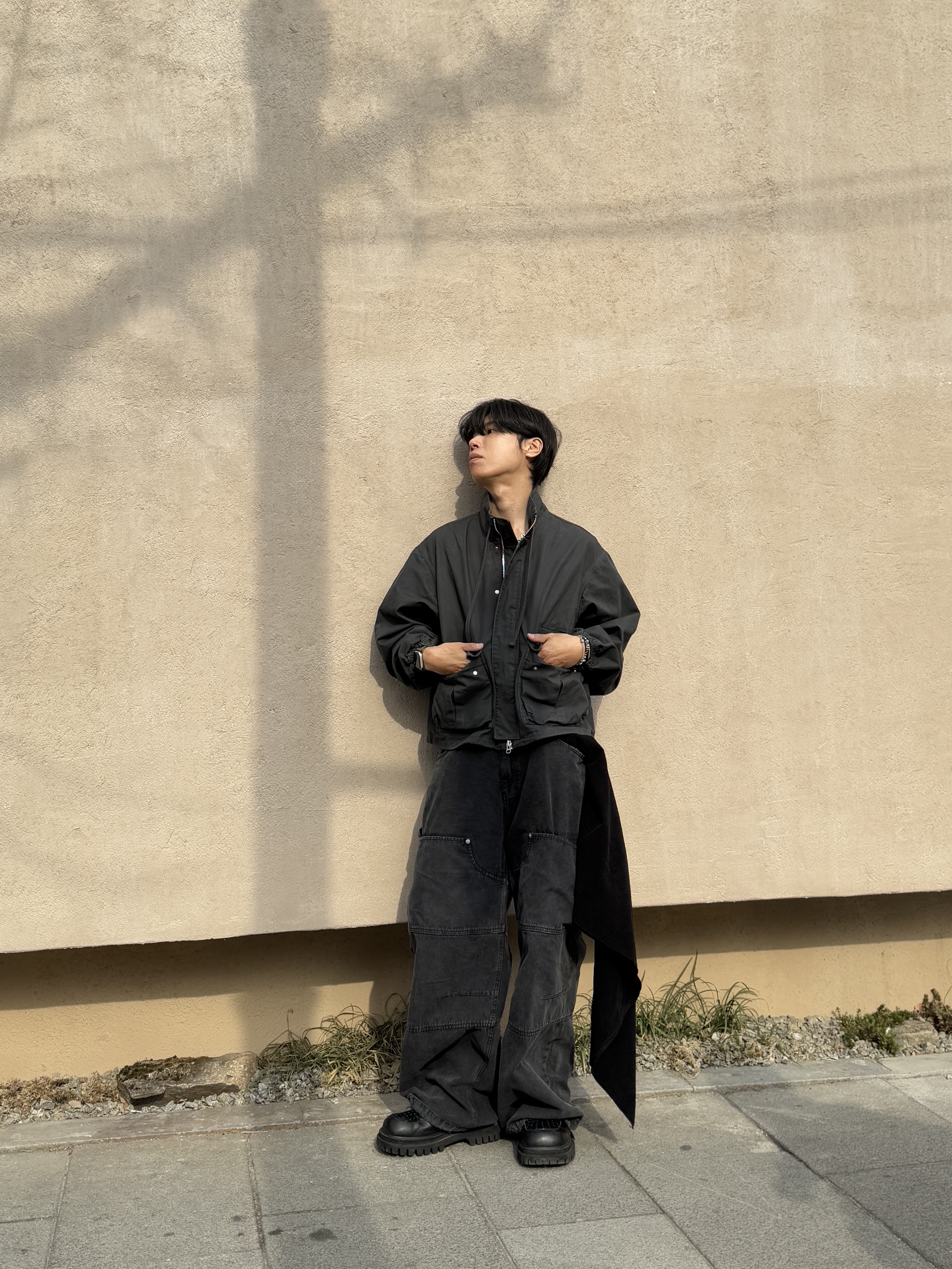 Nonnod Double Knee Cover Pants Vintage Beige, Balenciaga Swift Oval Sunglasses Black 착용 스타일 - 10