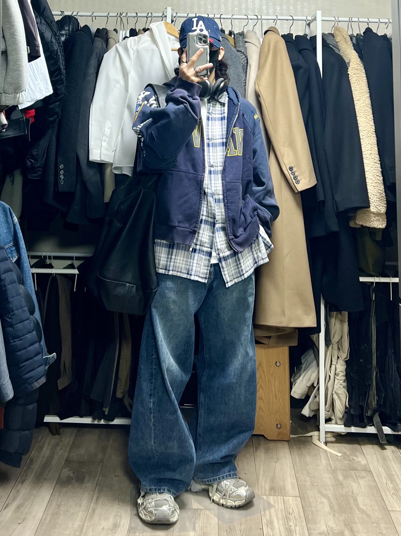 Balenciaga 3XL Sneakers Light Beige, Project G/R Reconstructed Folded Zip Hoodie Navy 착용 스타일