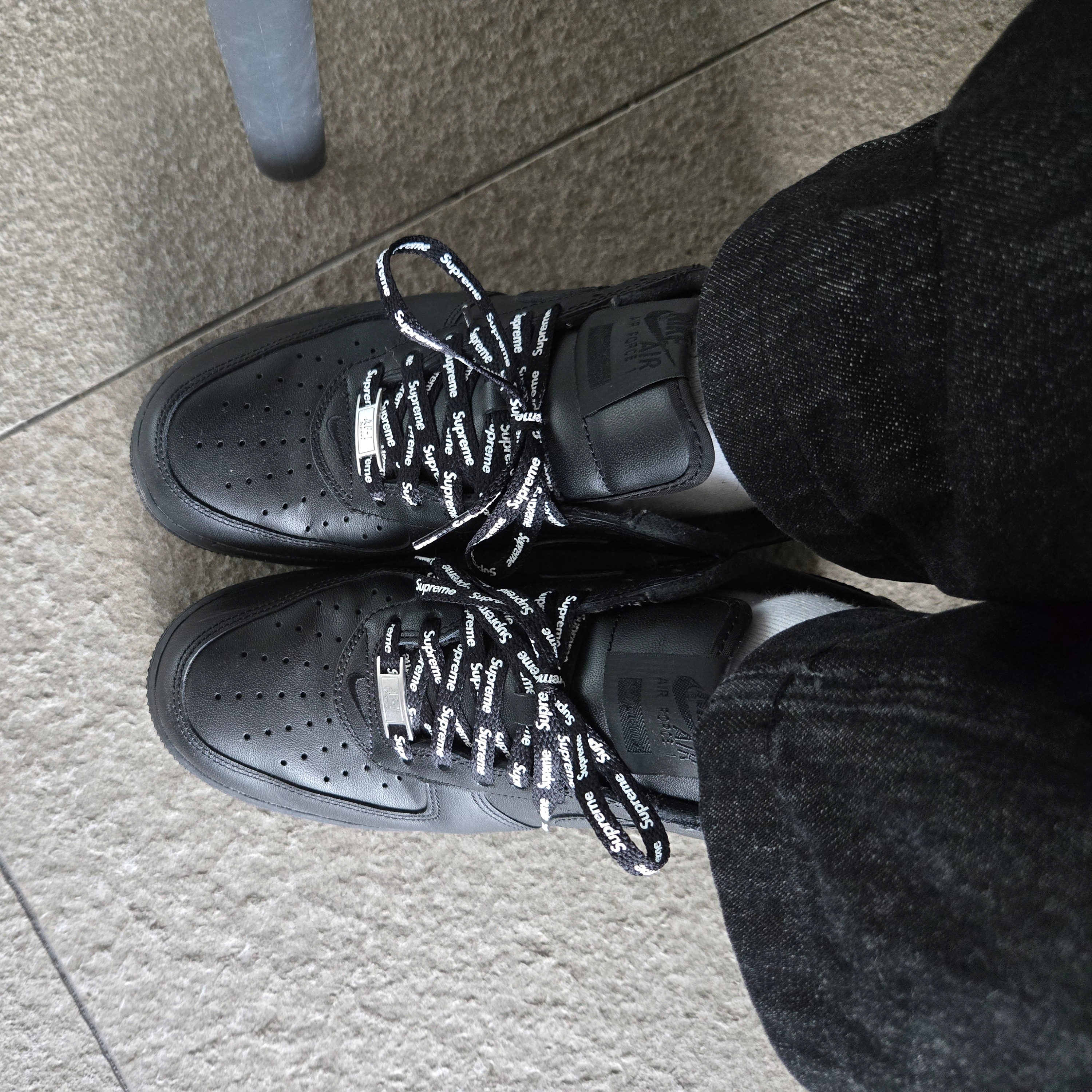 Nike x Supreme Air Force 1 Low Black 착용 스타일