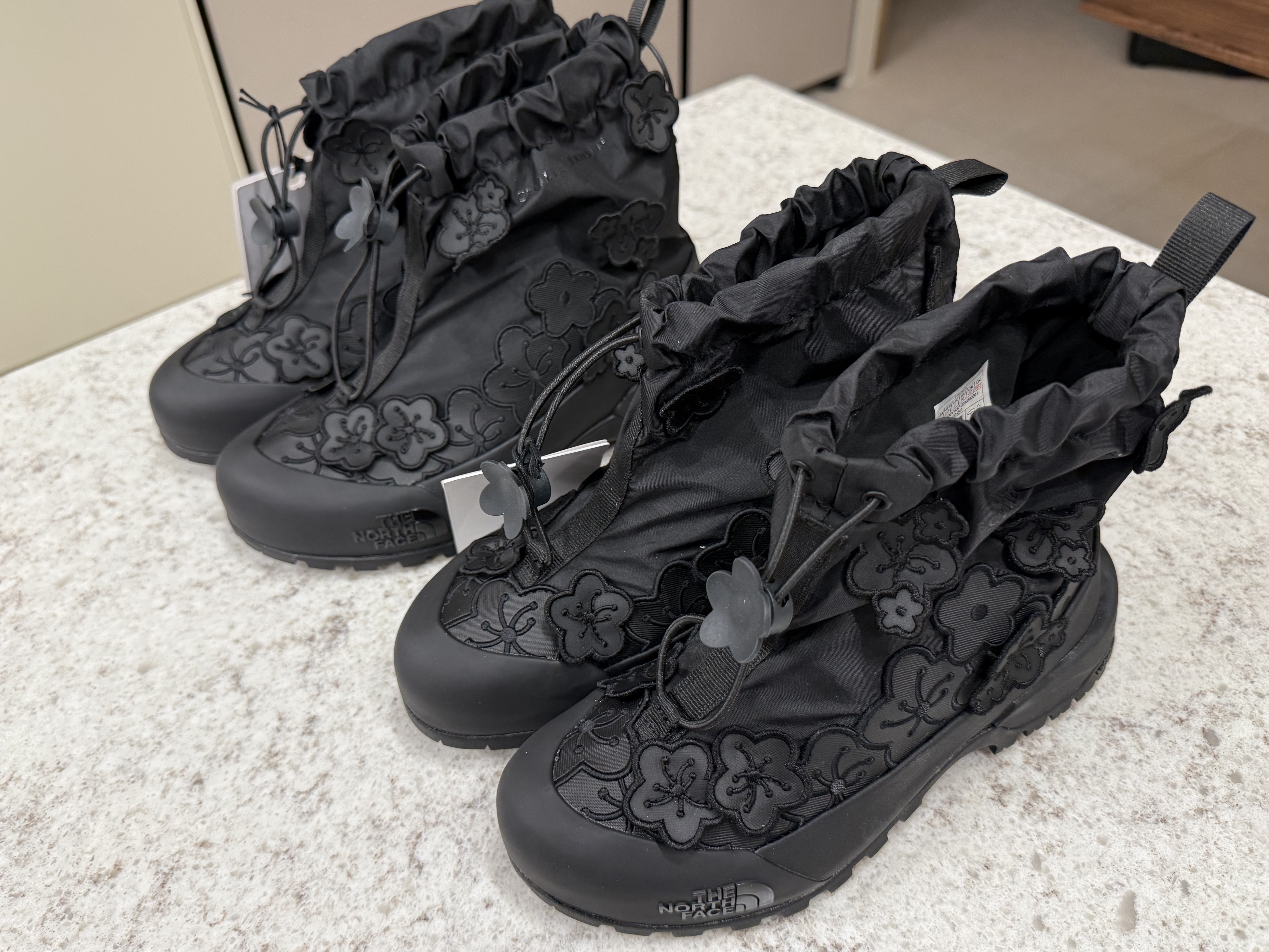 The North Face x Cecilie Bahnsen Glenclyffe Gaiter TNF Black 착용 스타일 - 4
