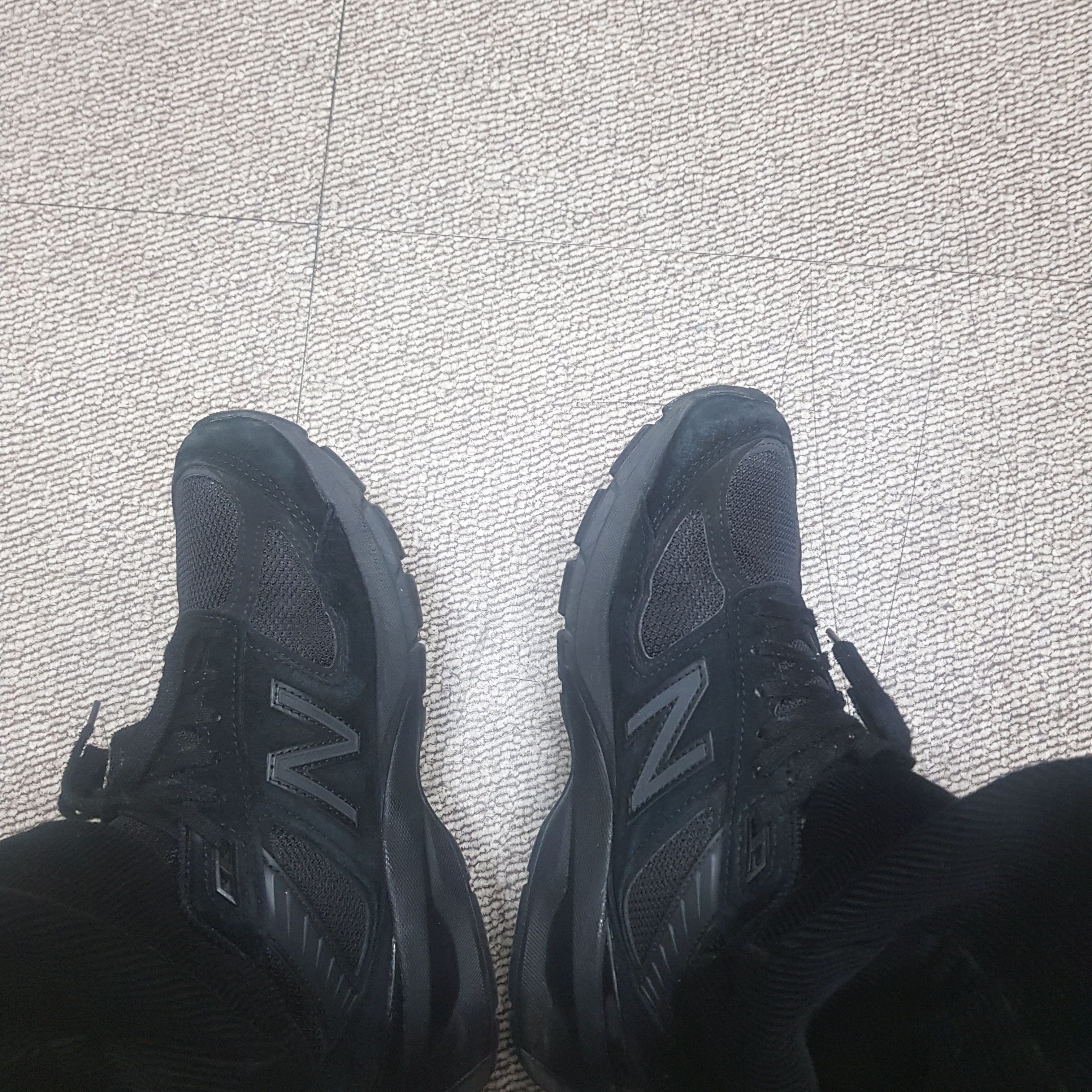 New Balance 990v6 Made in USA Triple Black - D Standard 착용 스타일
