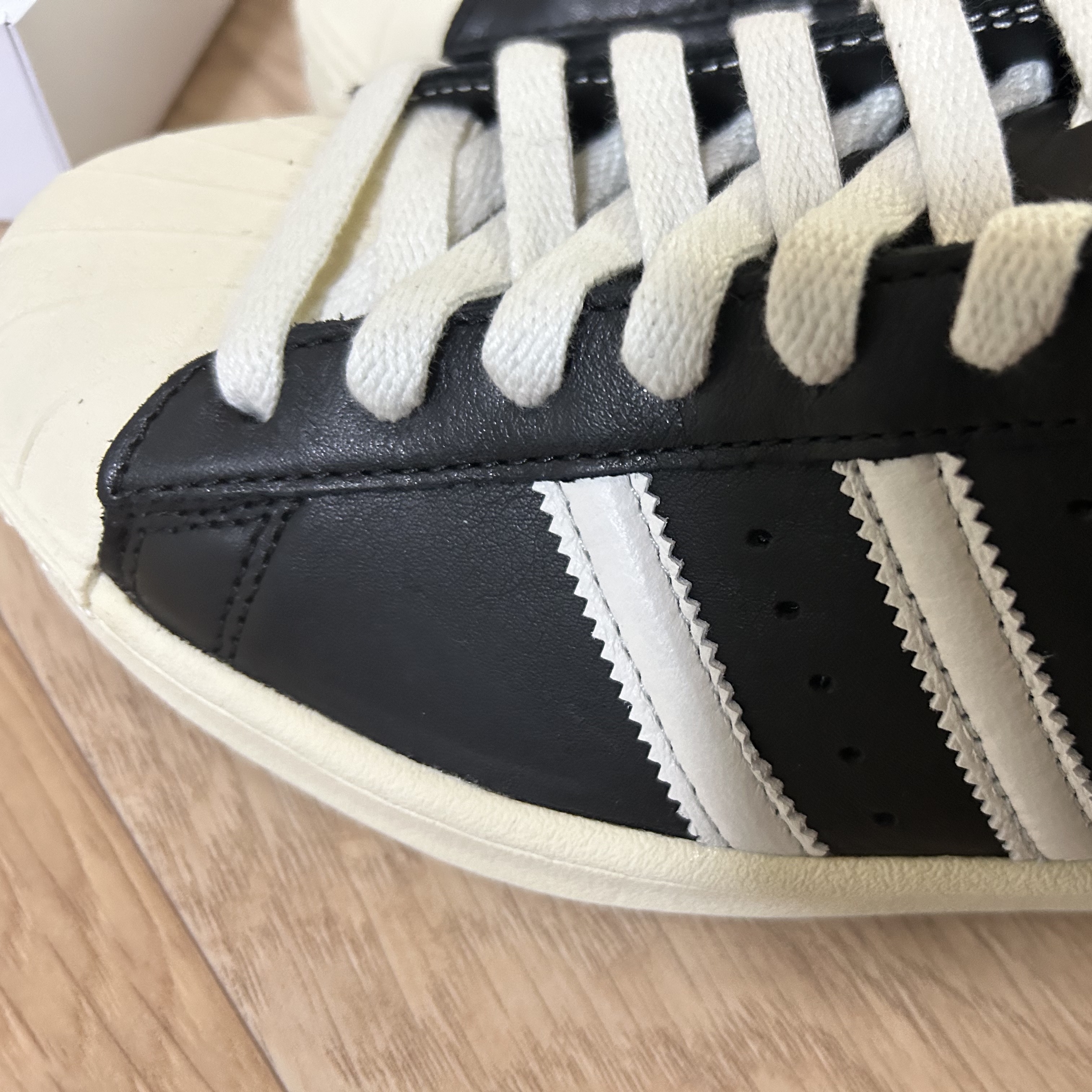 Adidas Superstar Vintage Made in Germany Core Black Core White 착용 스타일
