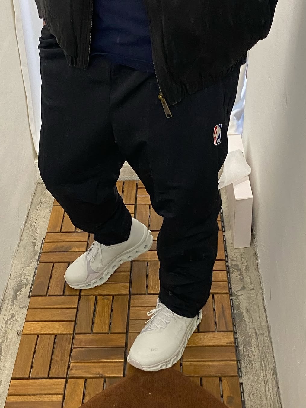 Supreme x MM6 Maison Margiela Foil Hooded Work Jacket Black - 24SS, Nike x Kith New York Knick Trackpants Black 착용 스타일 - 3