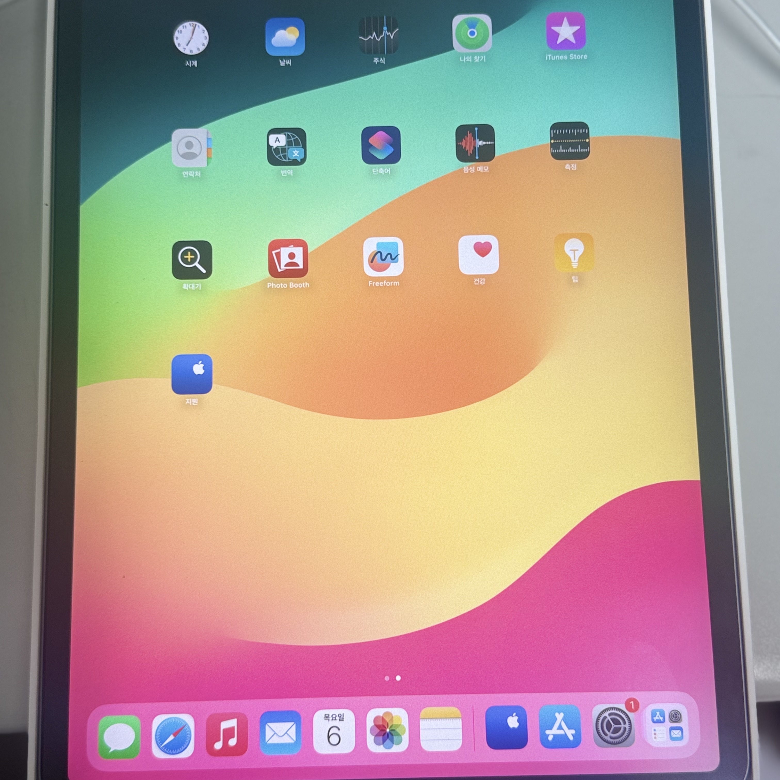 [A등급] Refurbished iPad Air Gen-4 wifi A14 Bionic 256GB Spacegray 착용 스타일