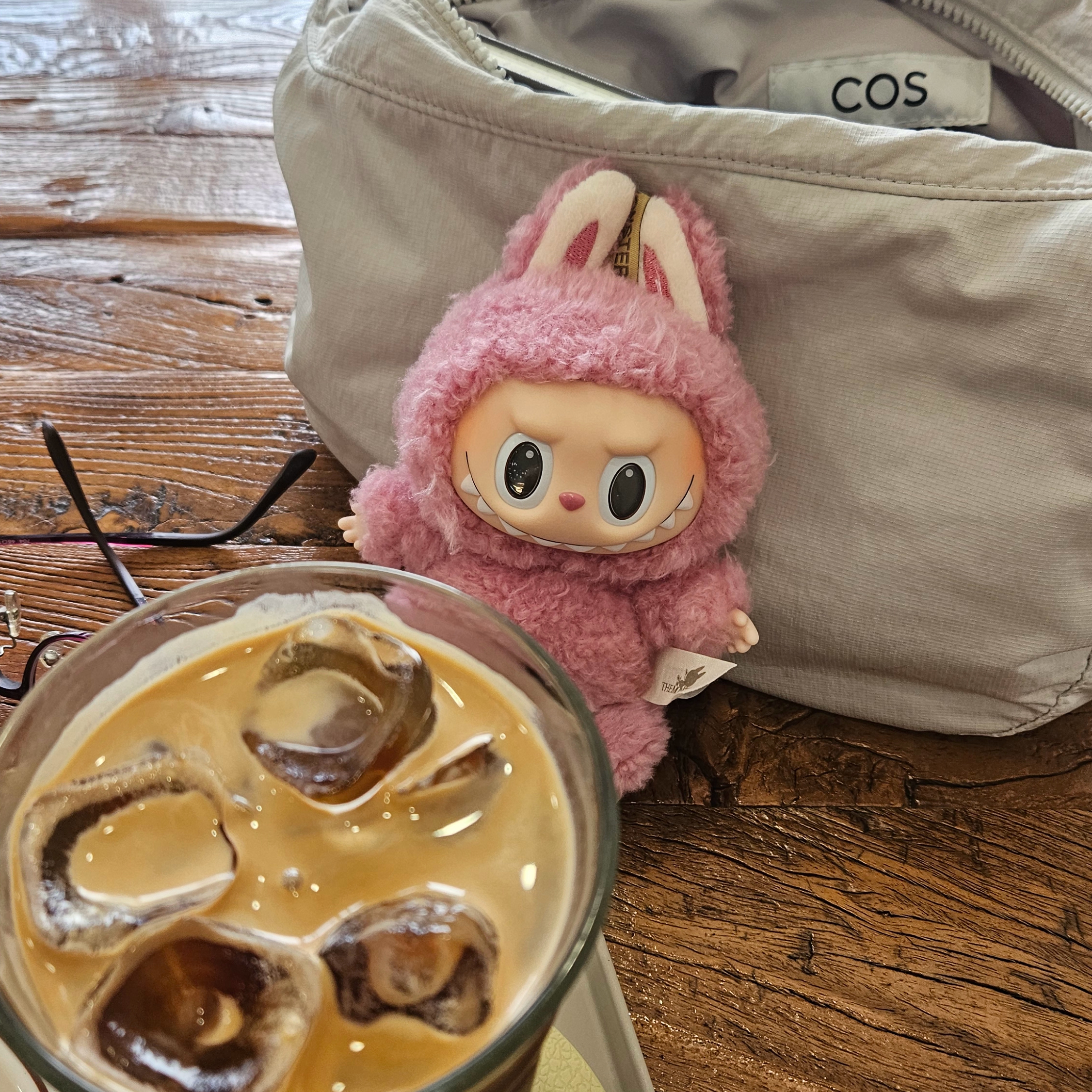 Pop Mart The Monsters Labubu Tasty Macarons Series Sealed Case (6 Blind Boxes), COS Nylon Crossbody Saddle Bag Light Grey Stone 착용 스타일 - 1