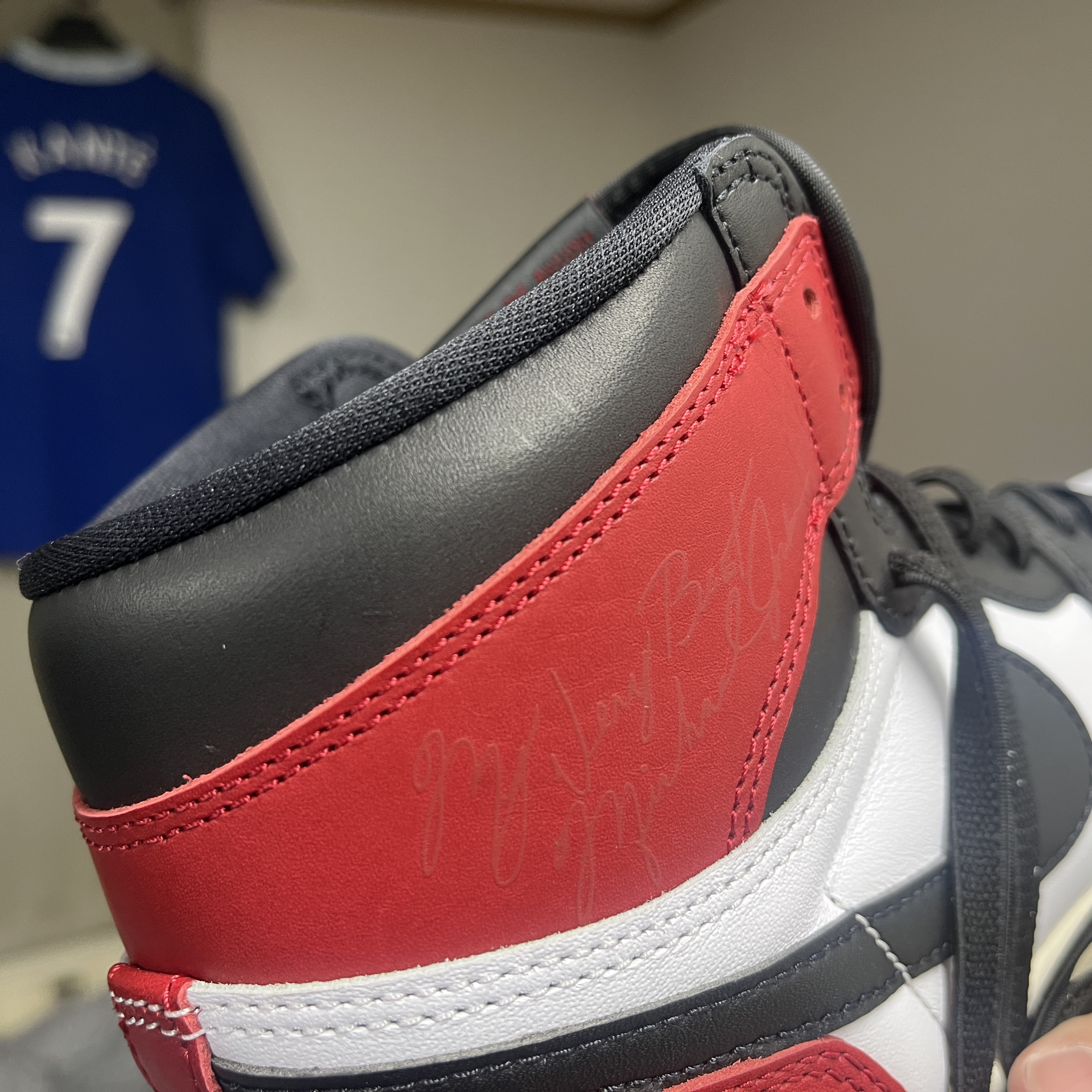Jordan 1 Retro High OG Black Toe 착용 스타일 - 3