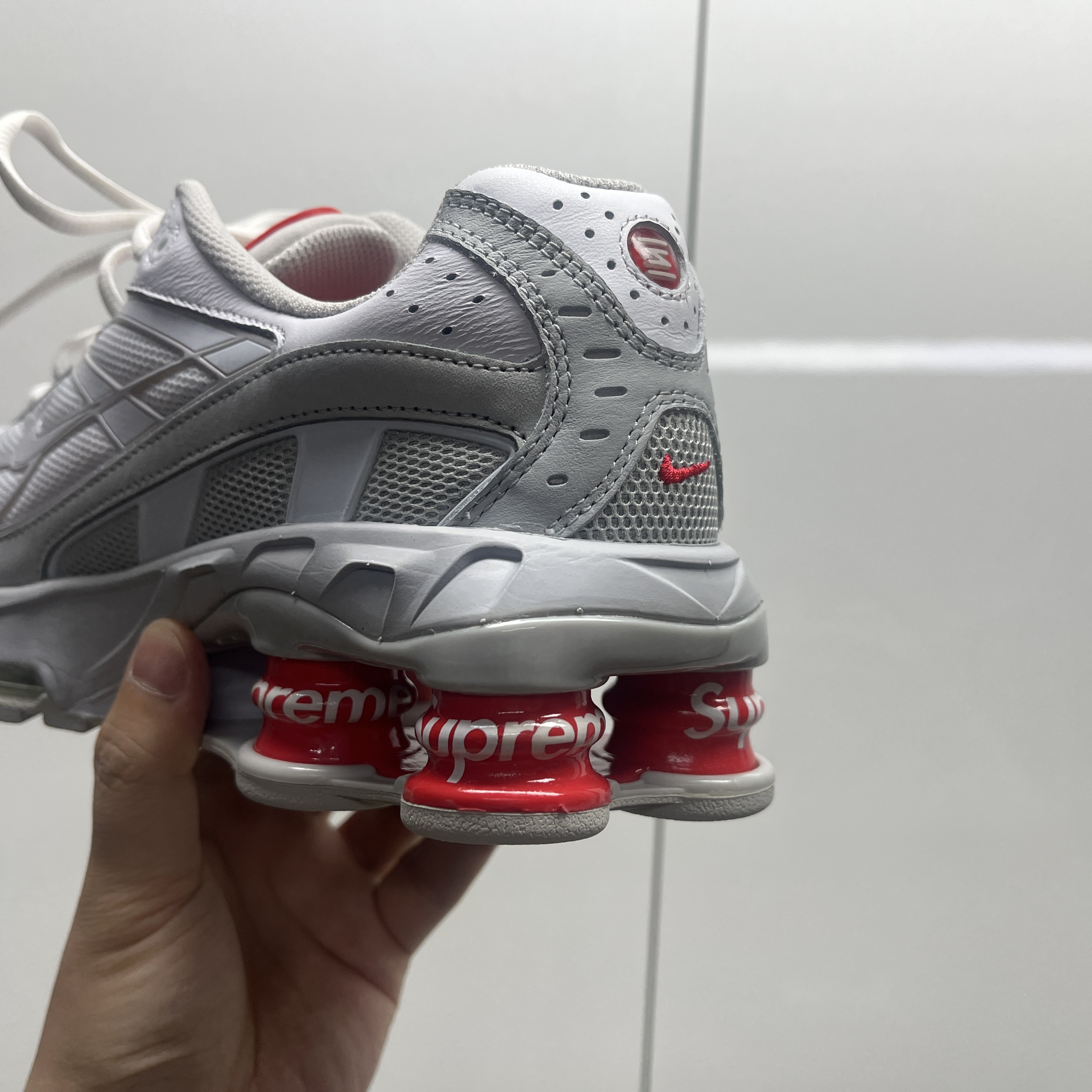 Nike x Supreme Shox Ride 2 SP White 착용 스타일 - 2