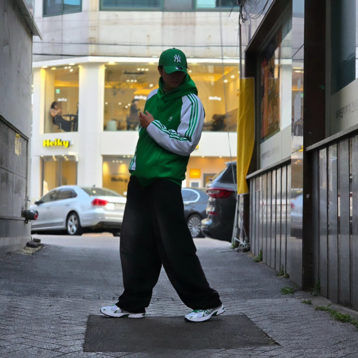 Adidas SST Track Top Wonder White Collegiate Green - KR Sizing, Adidas SST Track Top Wonder White Collegiate Green - US Sizing 착용 스타일 - 5