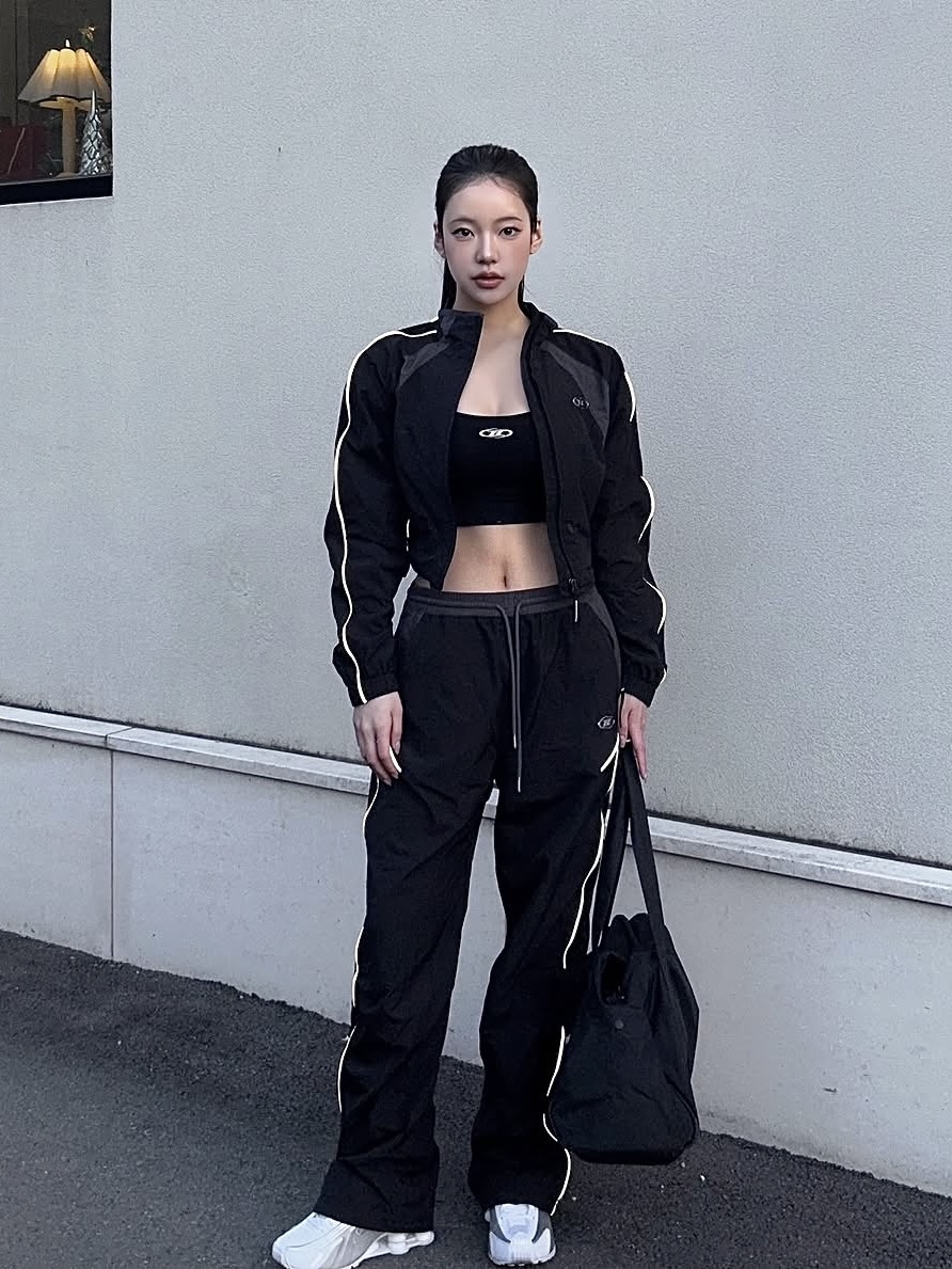 BORN TO WIN W Nylon Block Jacket Black, BORN TO WIN W Nylon Block String Pants Black 착용 스타일 - 1