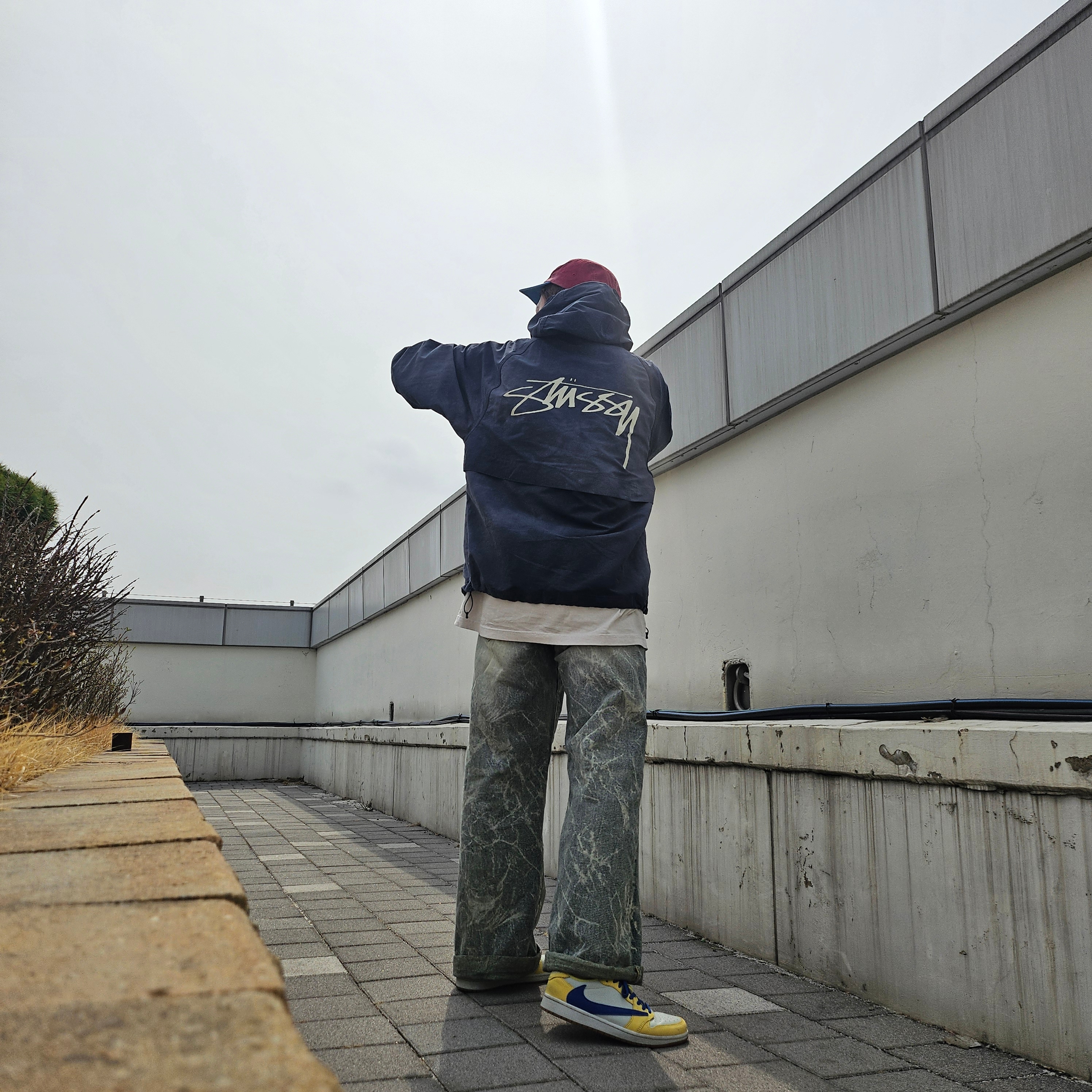 Supreme Pigment 2-Tone Camp Cap Red - 24SS, Stussy Wave Dye Beach Shell Jacket Navy 착용 스타일 - 3