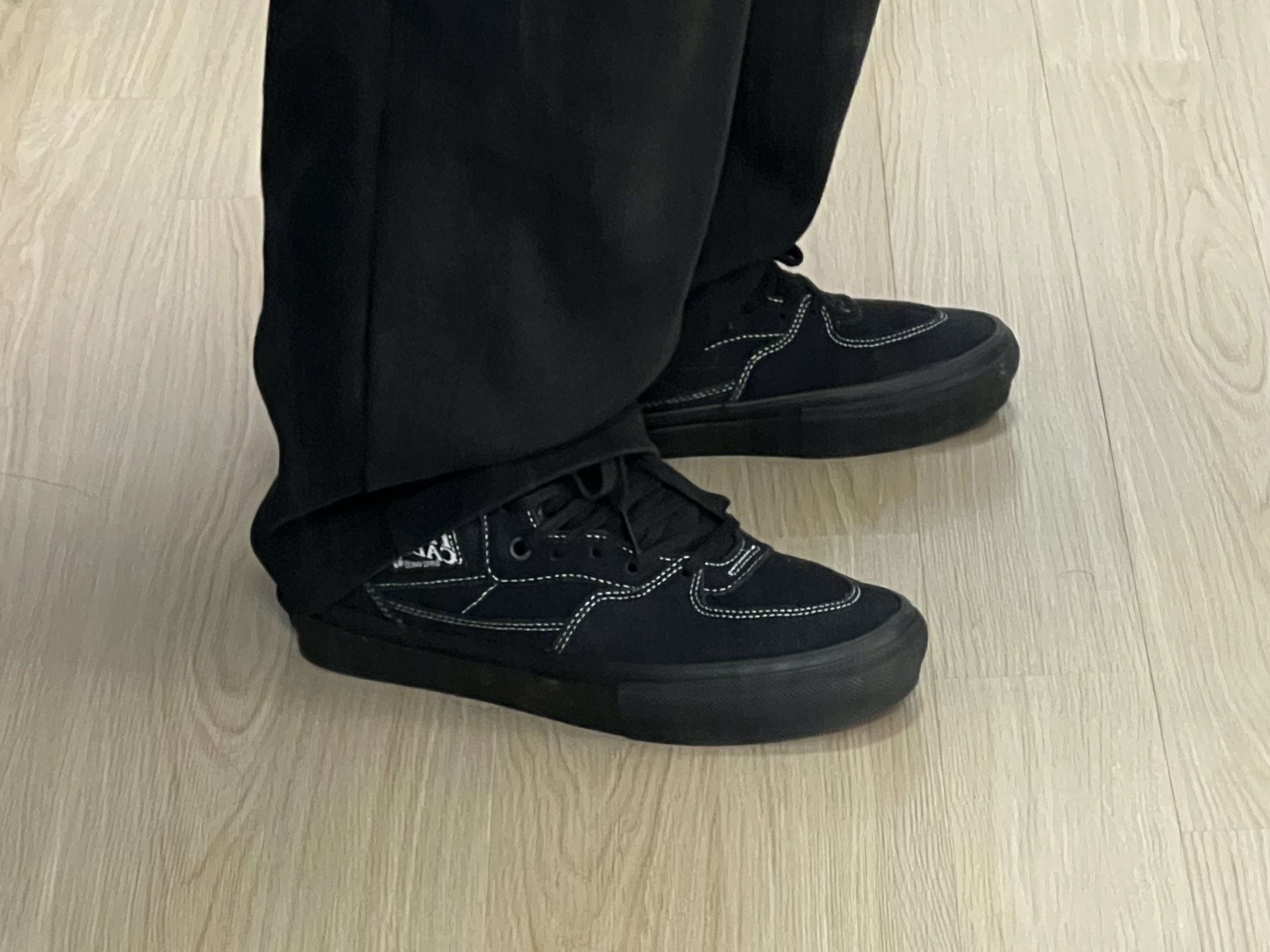 Vans Skate Half Cab Charcoal 착용 스타일 - 2