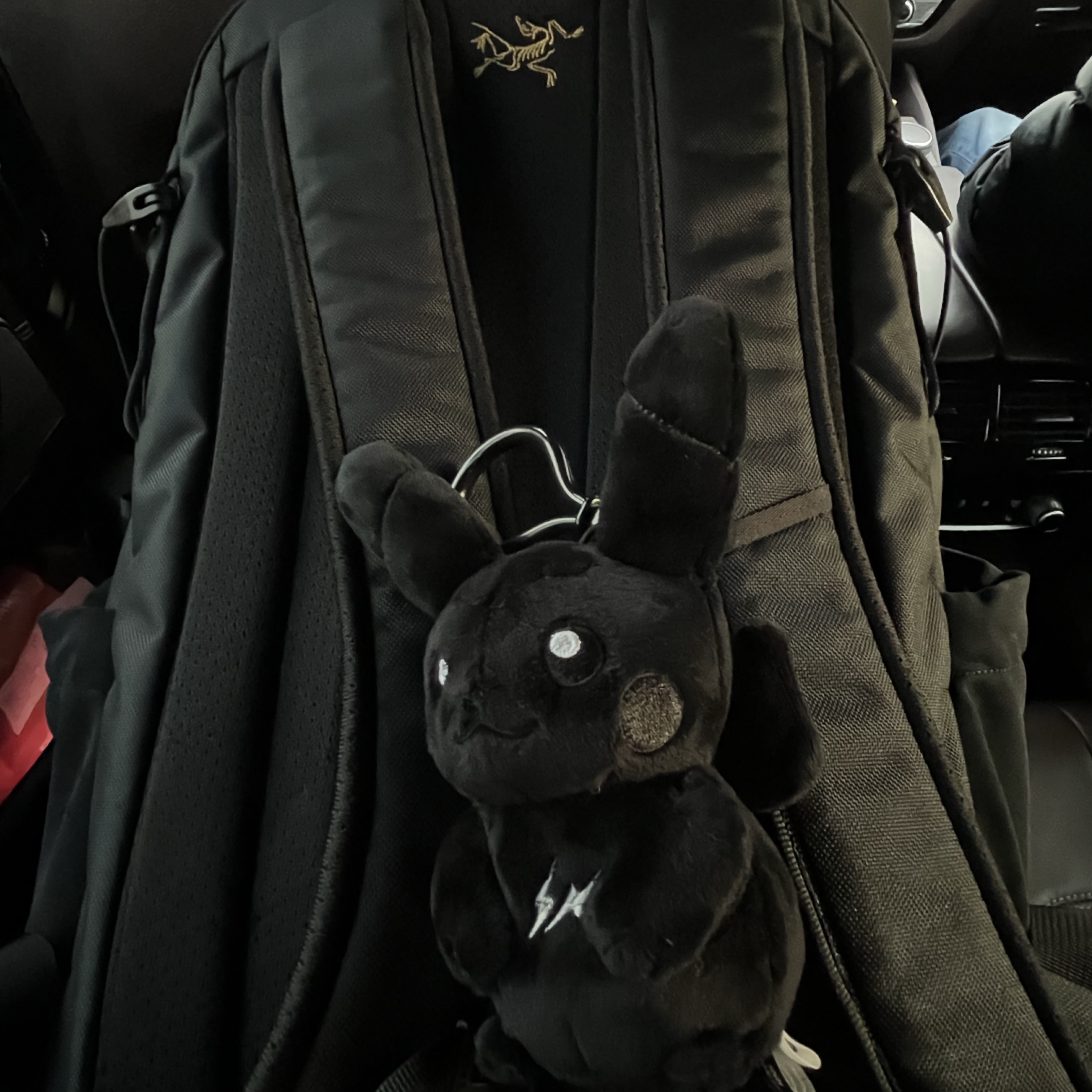 Fragment x Pokemon INN Thunderbolt Project TBP Mascot Key Ring Pikachu Black, Arc'teryx Mantis 26 Backpack Black 착용 스타일