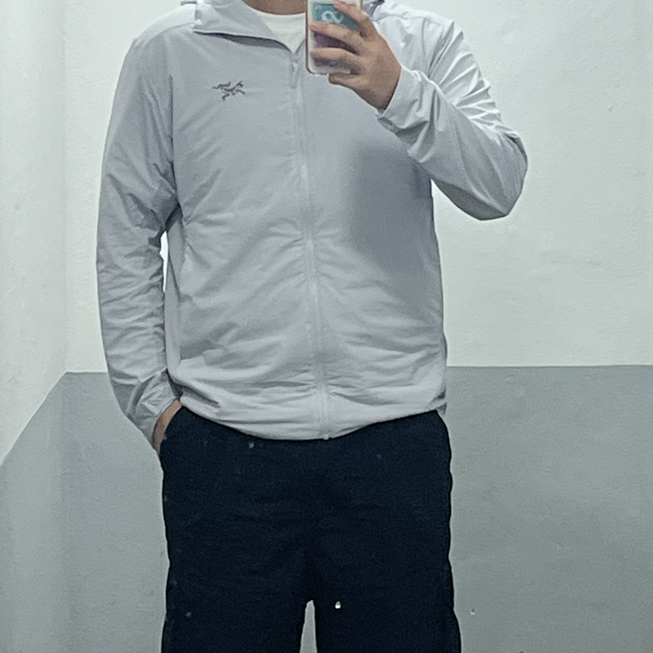 Arc'teryx Atom SL Hoody Solitude 착용 스타일 - 2