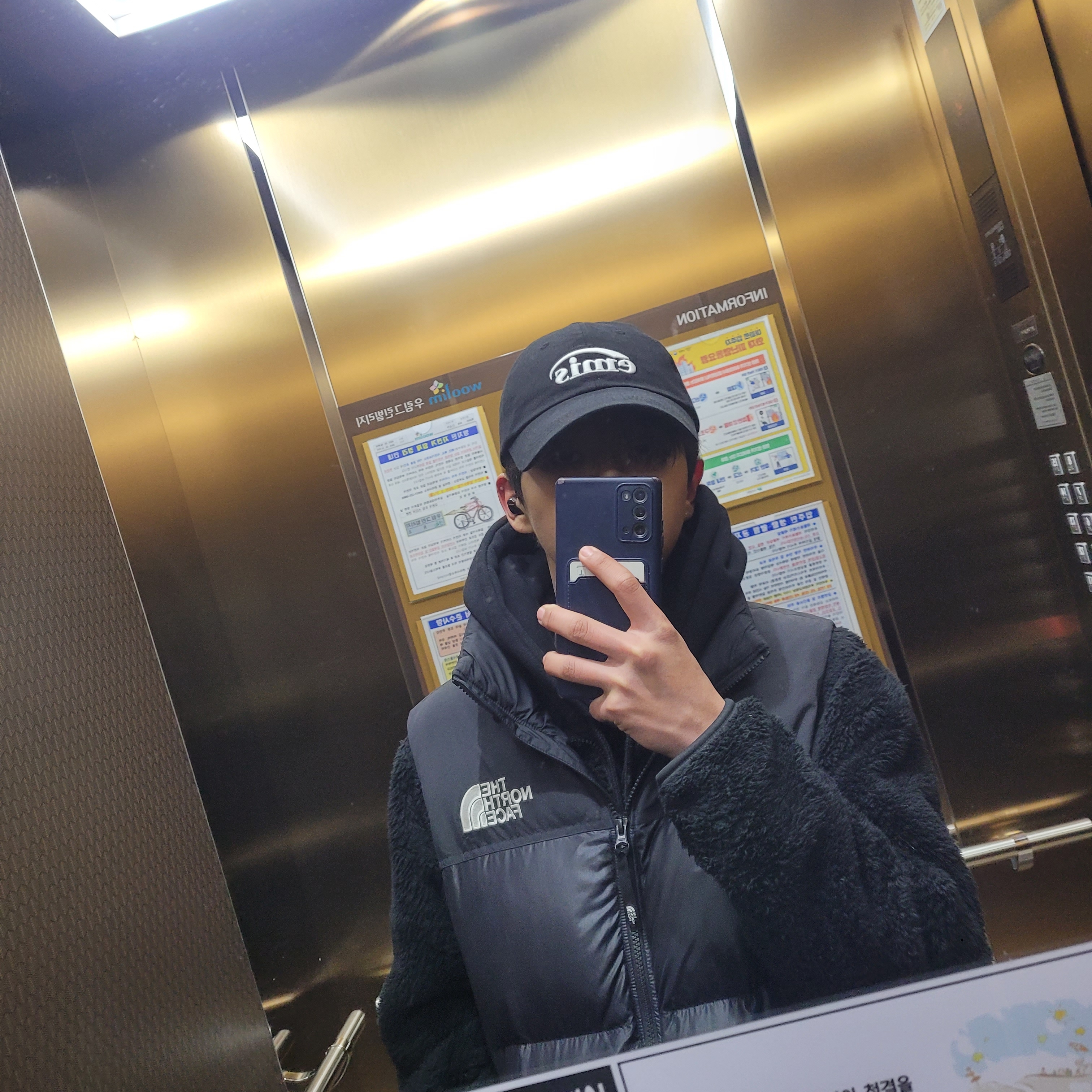 The North Face Nuptse On Ball Vest Black 착용 스타일
