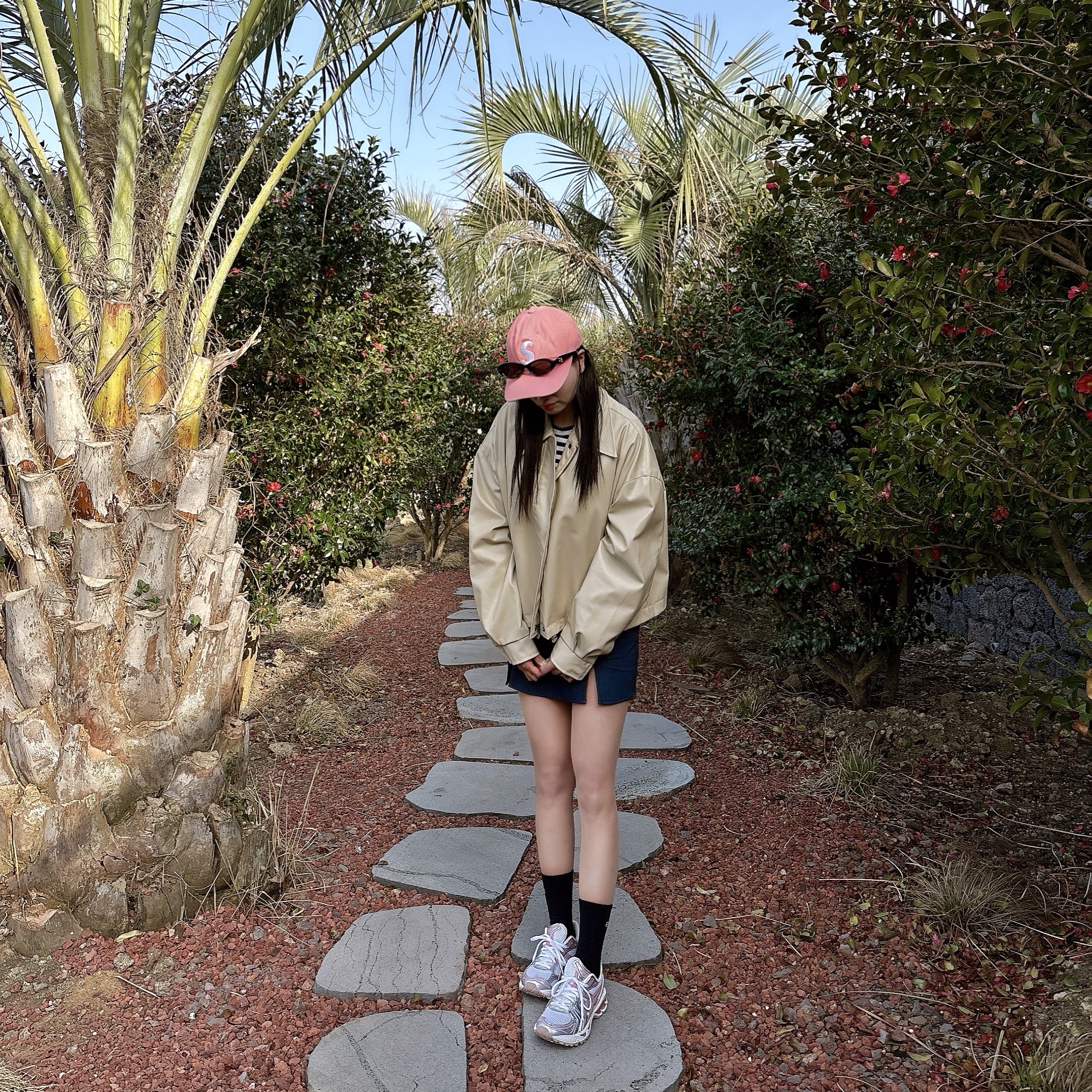 Supreme Pigment S Logo 6-Panel Bright Pink - 24FW, Asics Unlimited Gel-Kayano 14 White Fawn 착용 스타일 - 1