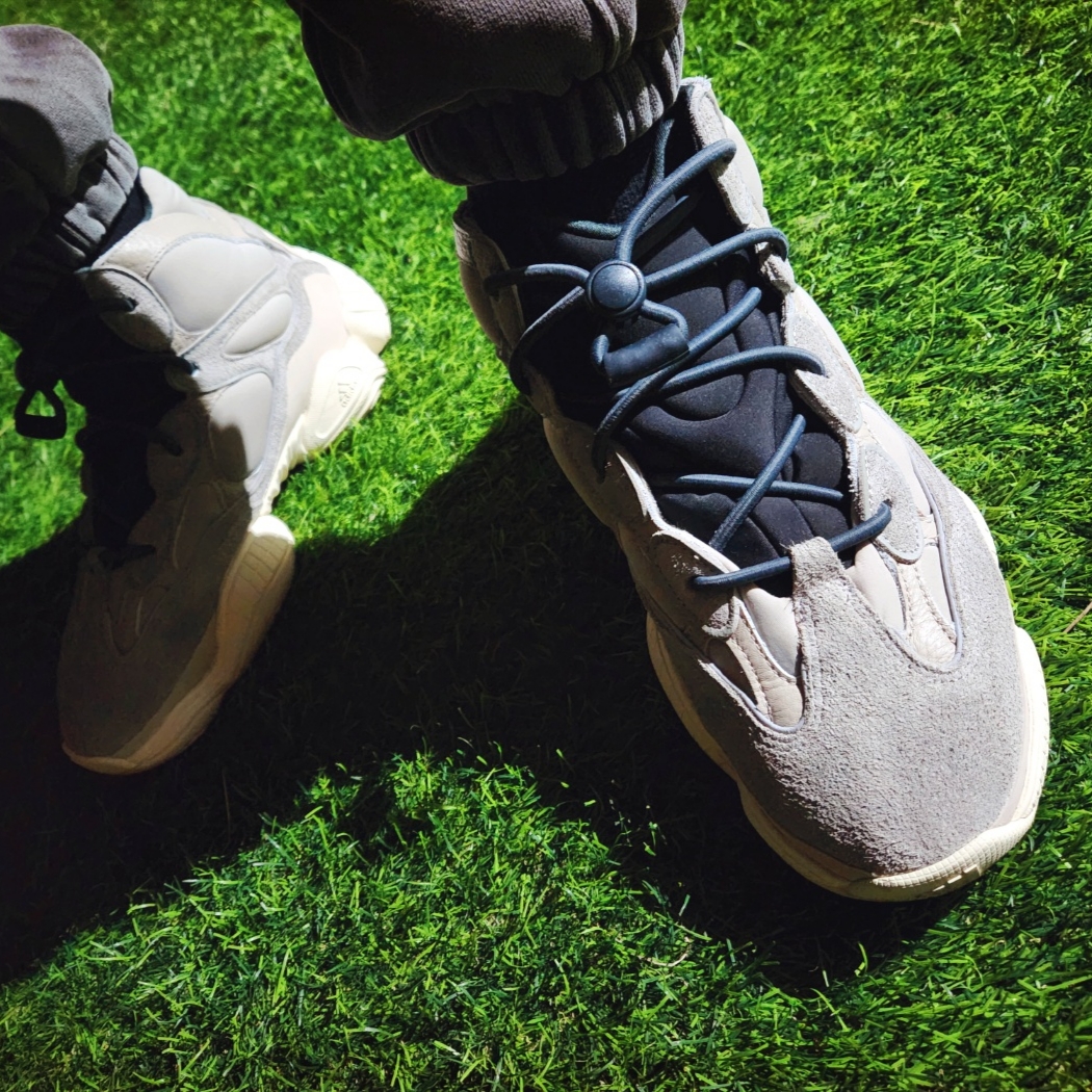 Yeezy Gap Engineered By Balenciaga Dove Hoodie White, Adidas Yeezy 500 High Mist Stone 착용 스타일 - 4