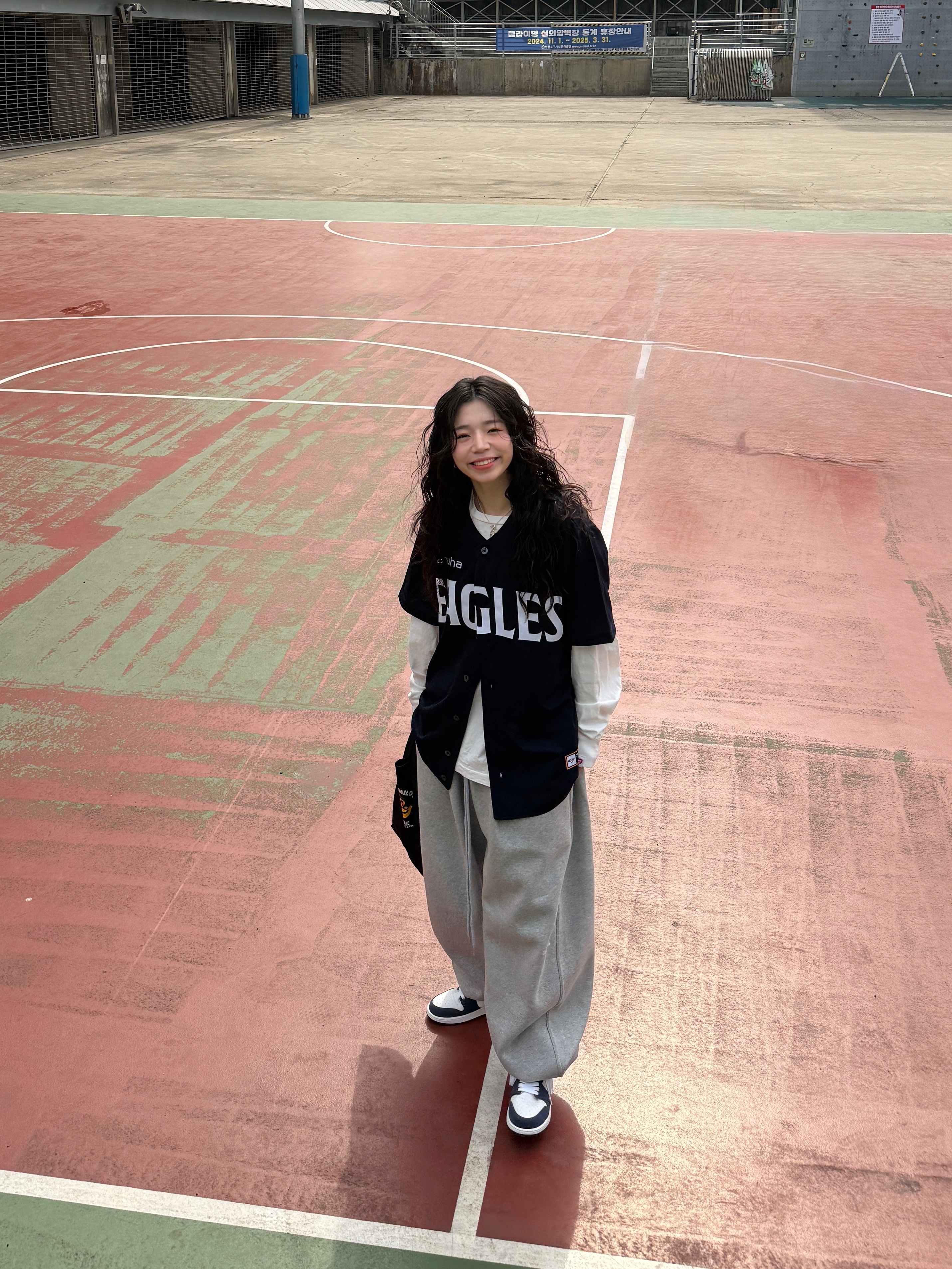 (GS) Jordan 1 Retro High OG CO.JP Midnight Navy, Undermycar Mu.03 Anti Fxxking Logo Play Oversized Sweat Jogger Melange Gray 착용 스타일 - 4