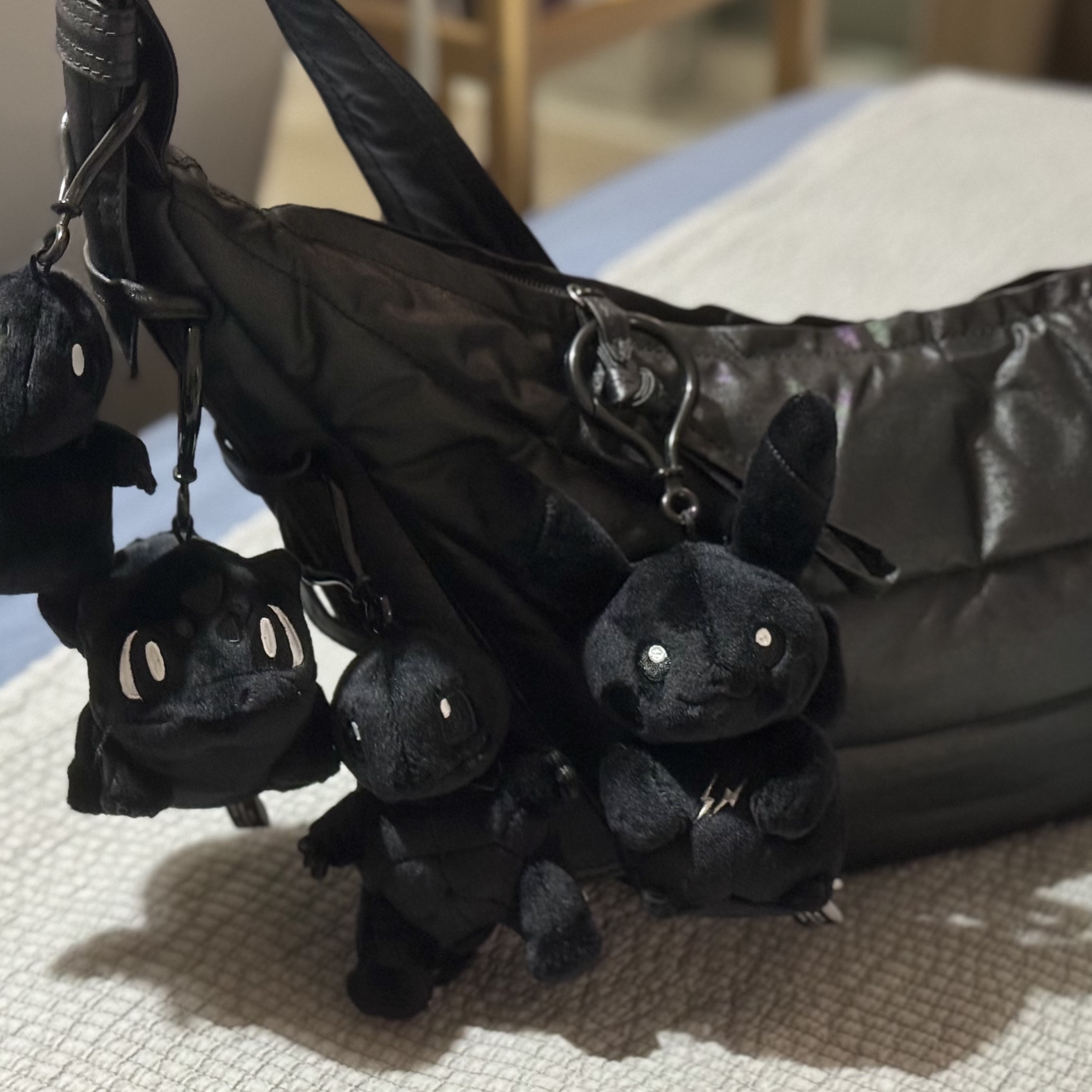 Fragment x Pokemon INN Thunderbolt Project TBP Mascot Key Ring Pikachu Black, Fragment x Pokemon INN Thunderbolt Project TBP Mascot Key Ring Fushigidane Black 착용 스타일