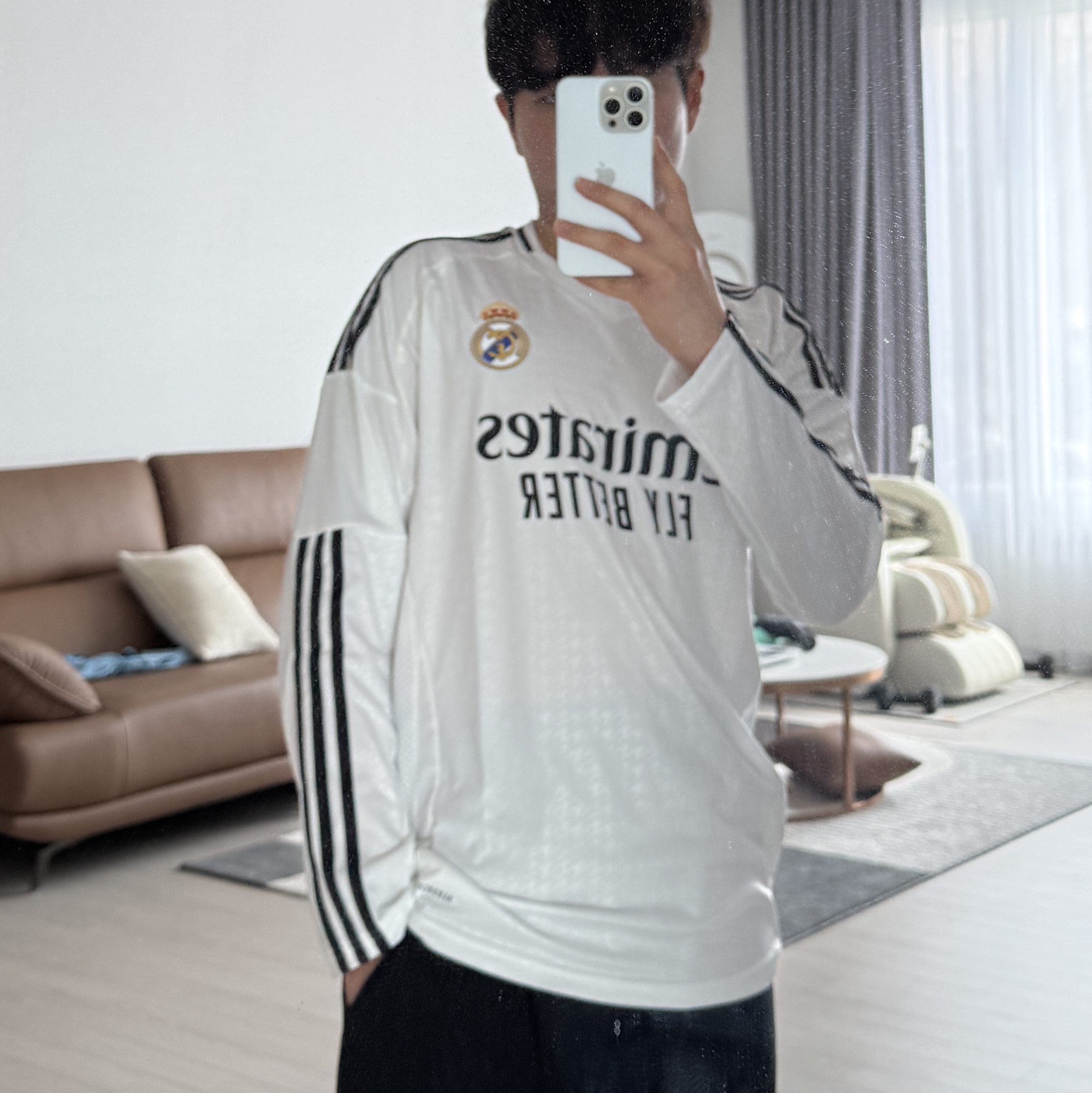 아디다스 아디컬러 데님 파이어버드 트랙탑 미디움 블루 데님 - KR 사이즈, 아디다스 아디컬러 데님 파이어버드 팬츠 미디움 블루 데님 - KR 사이즈 착용 스타일 - 2