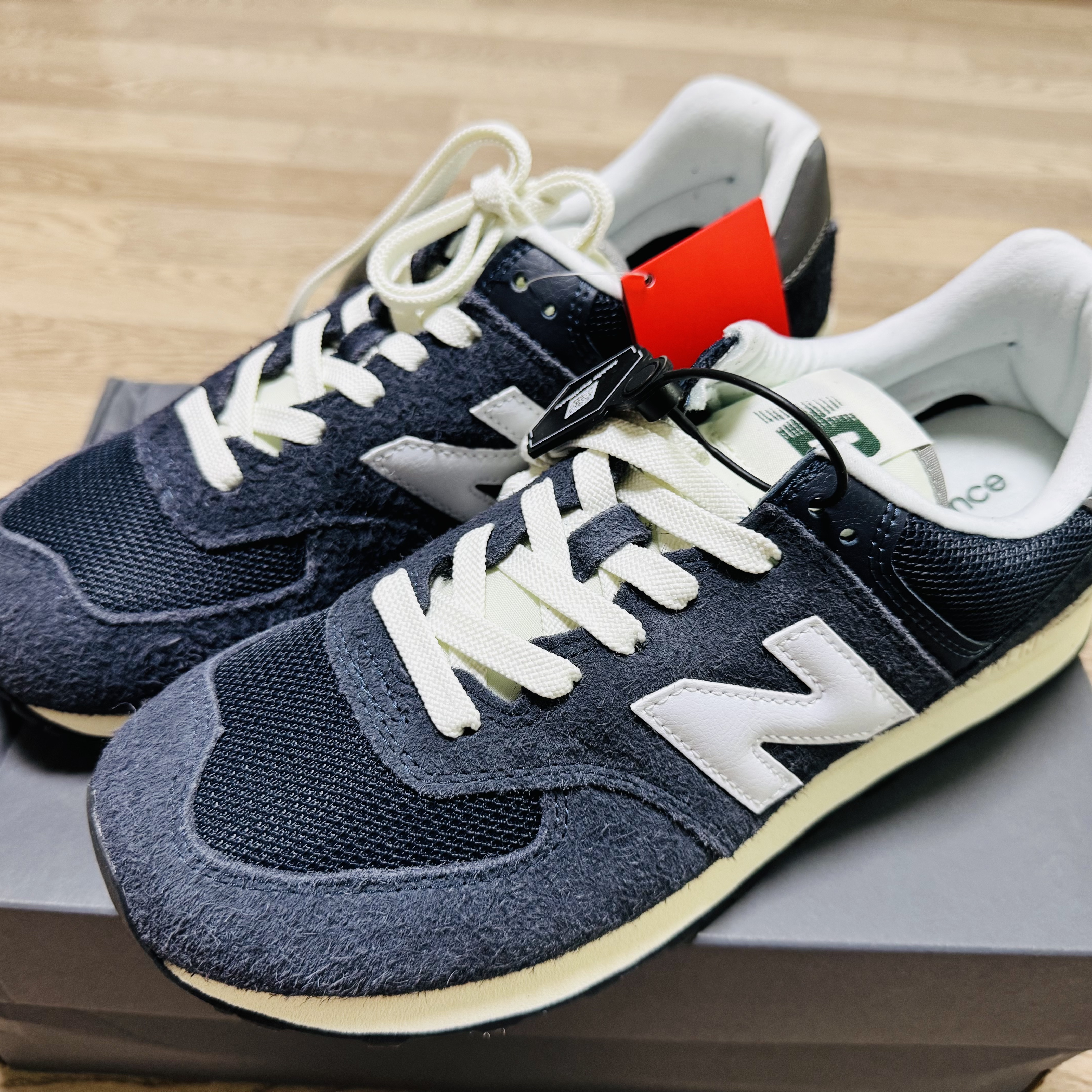 New Balance 574 Heritage Navy 착용 스타일