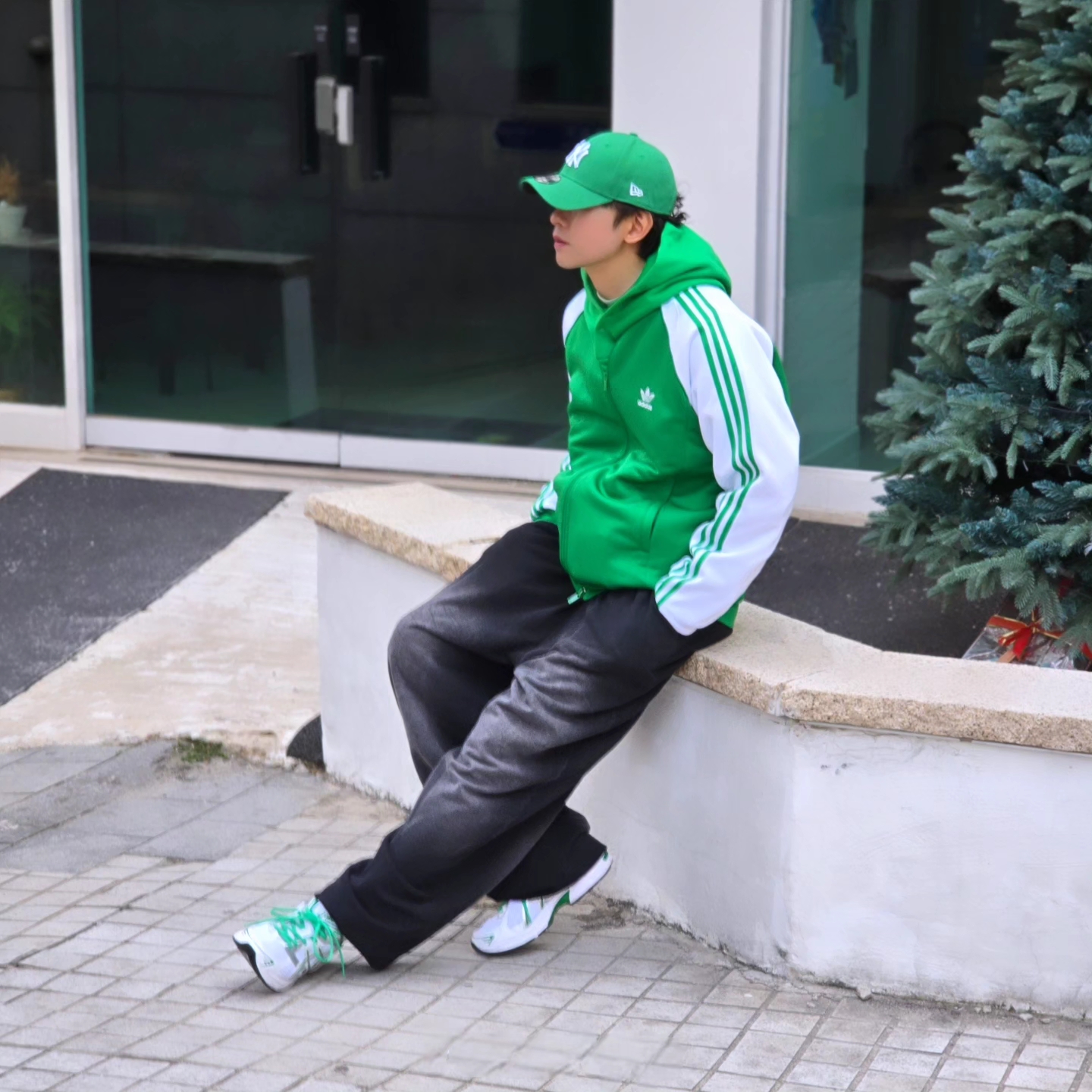 Adidas SST Track Top Wonder White Collegiate Green - KR Sizing, Adidas SST Track Top Wonder White Collegiate Green - US Sizing 착용 스타일 - 6