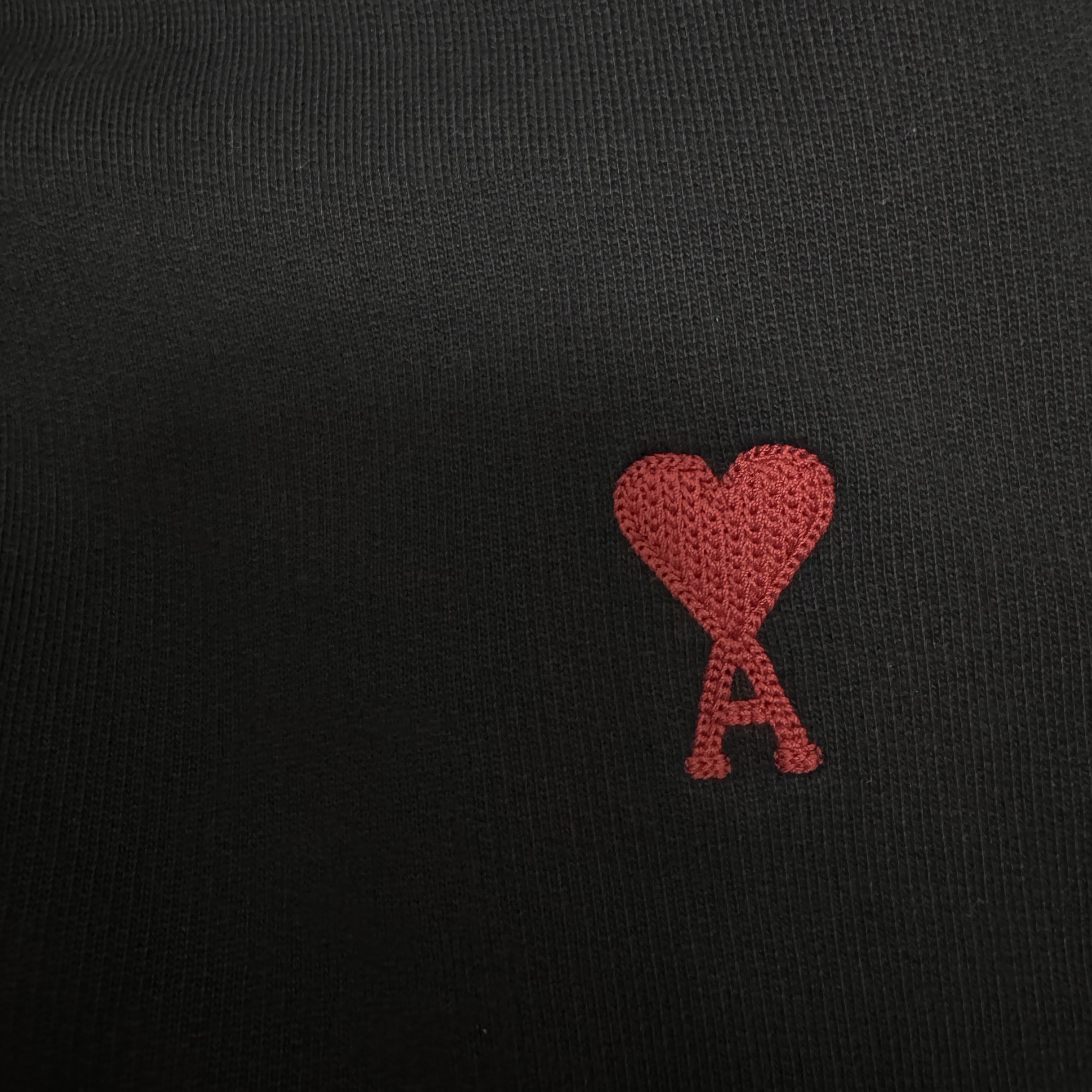 AMI de Coeur Loopback Oragnic Cotton Fleece Hoodie Black 착용 스타일 - 1