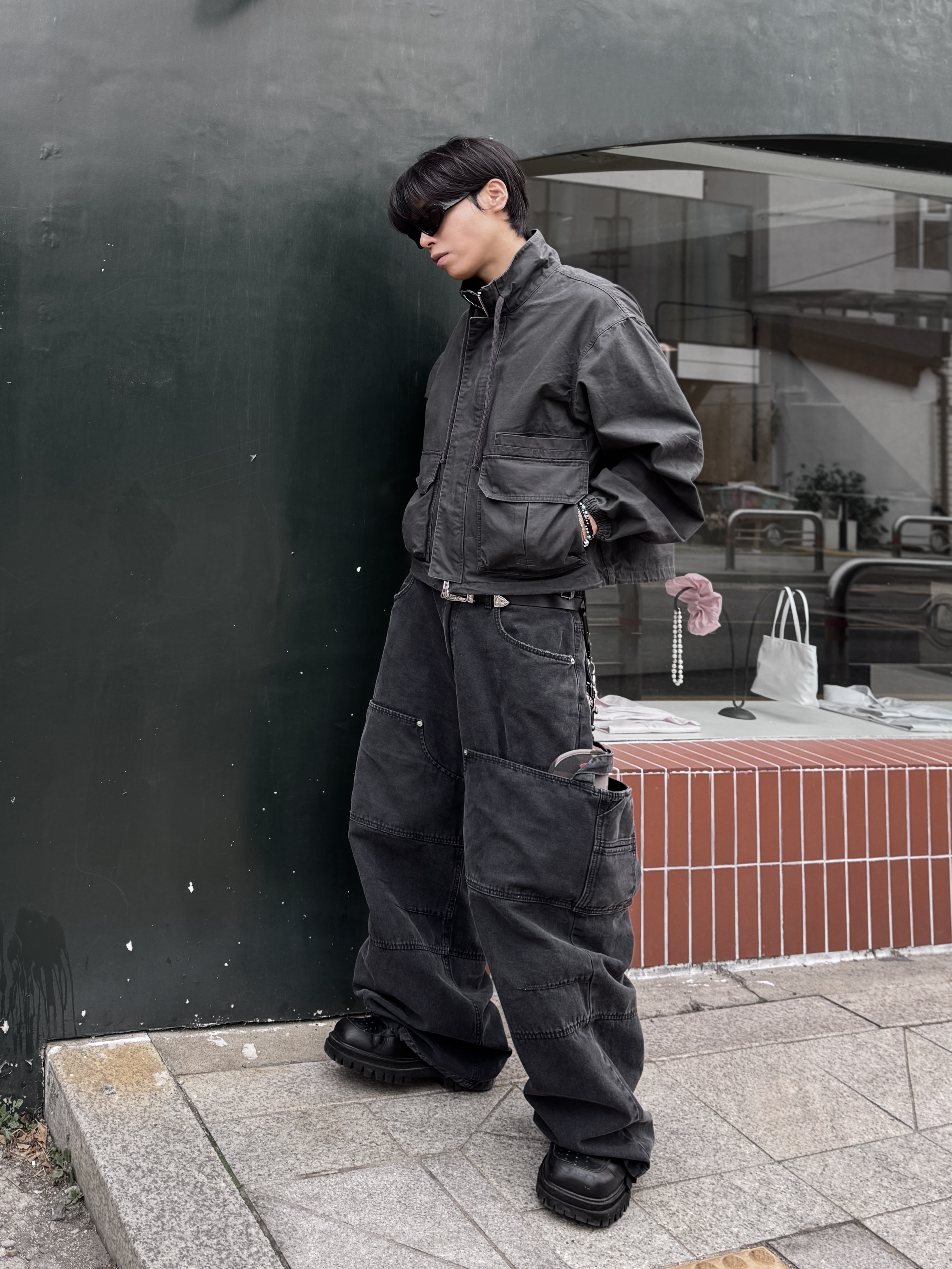 Nonnod Double Knee Cover Pants Vintage Beige, Balenciaga Swift Oval Sunglasses Black 착용 스타일 - 5