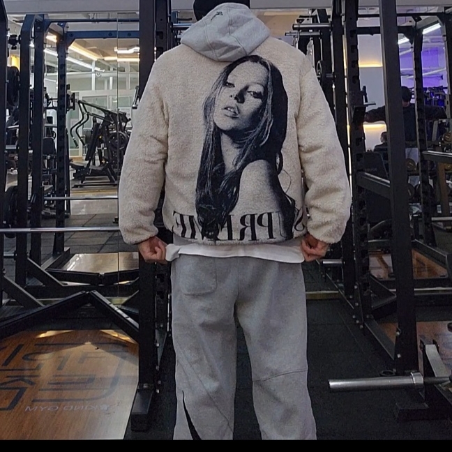 Supreme x Kate Moss Fleece Jacket Natural - 24FW, Supreme x Nike Zip Up Hooded Sweatshirt Heather Grey - 25SS 착용 스타일 - 1