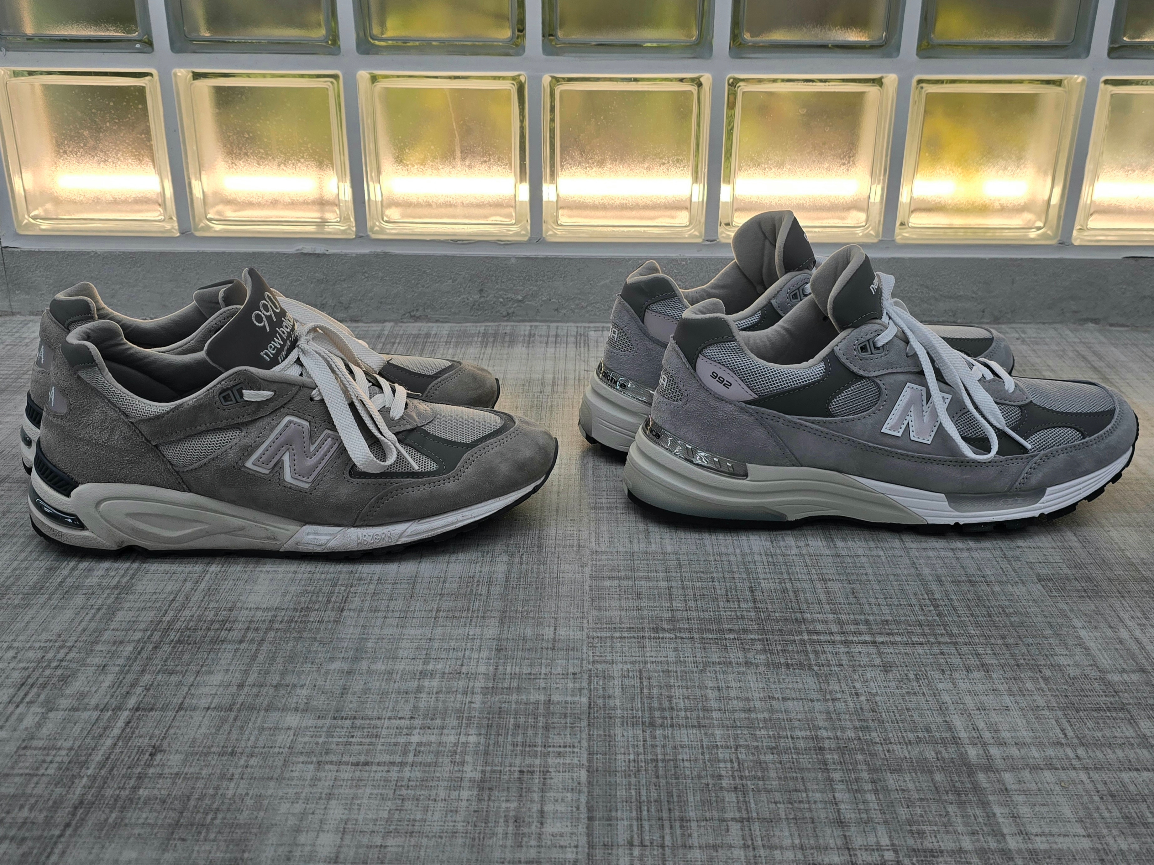 New Balance 992 Made in USA Core Grey Silver Metallic, New Balance 990v2 Made in USA Grey 착용 스타일 - 2