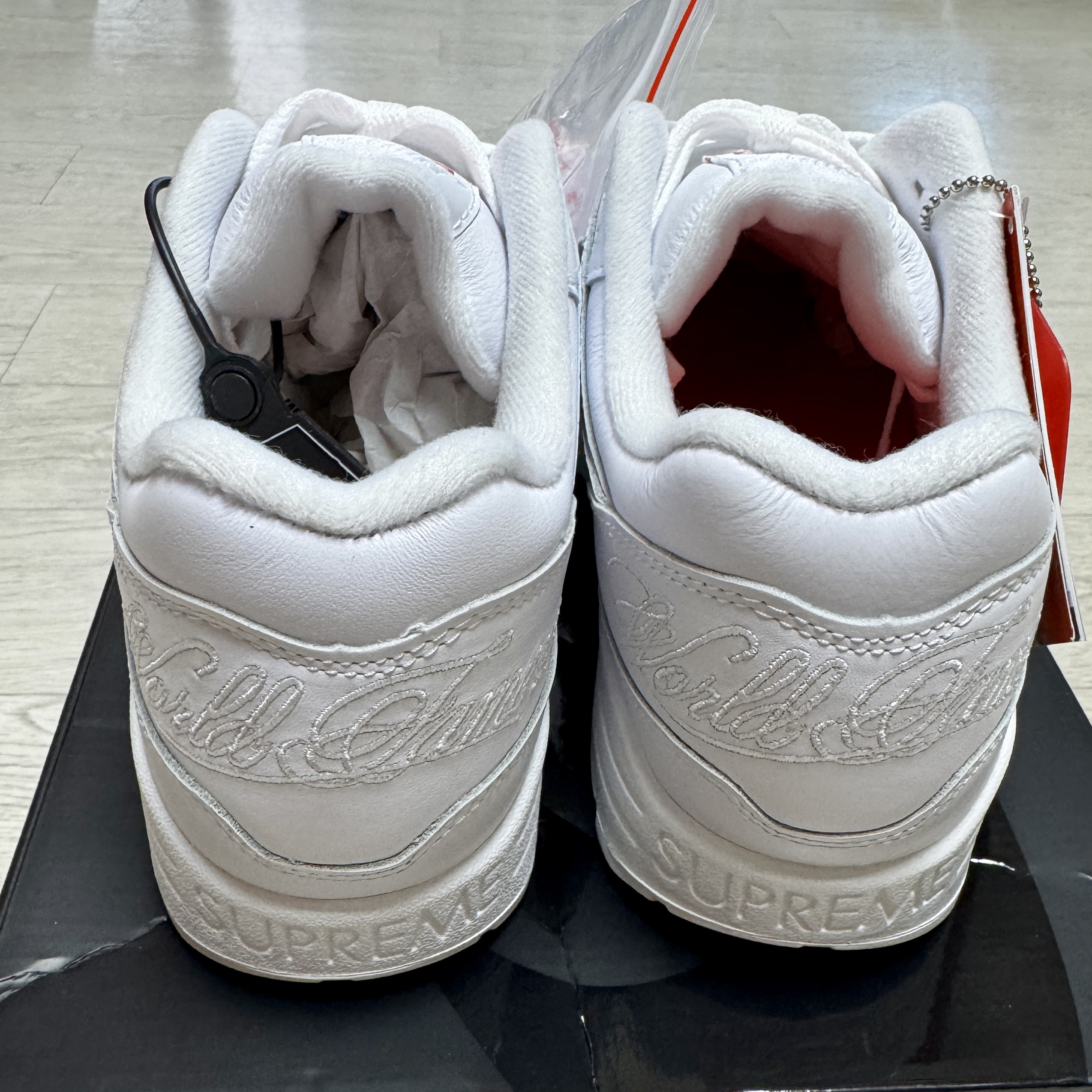 Nike x Supreme Air Max 1 '87 White - 25SS 착용 스타일 - 3