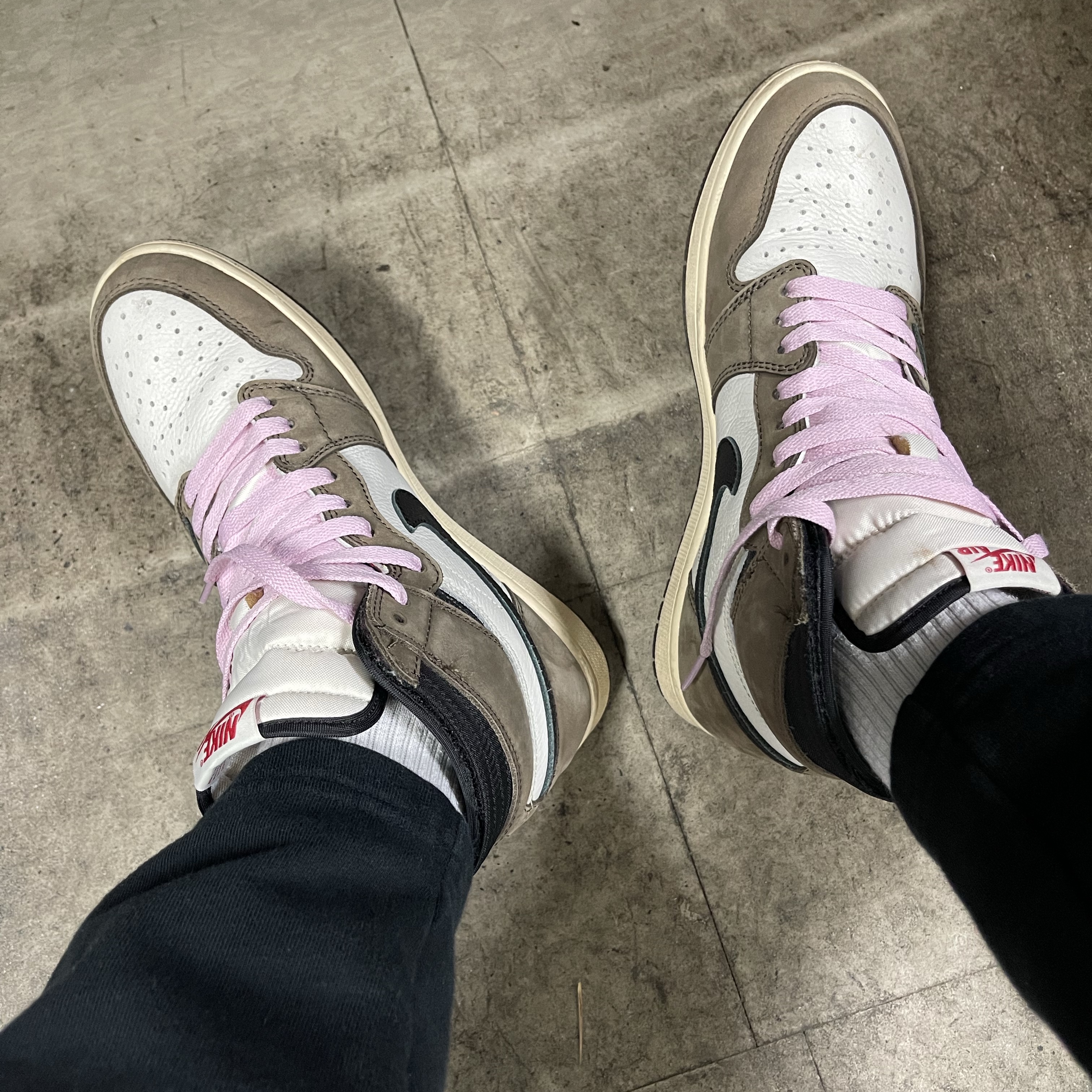 Jordan 1 x Travis Scott Retro High OG SP Mocha 착용 스타일
