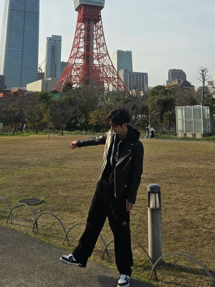 Vivastudio Cowhide Classic Riders Jacket Black, Celine Loose Hoodie in Cotton Fleece Black 착용 스타일