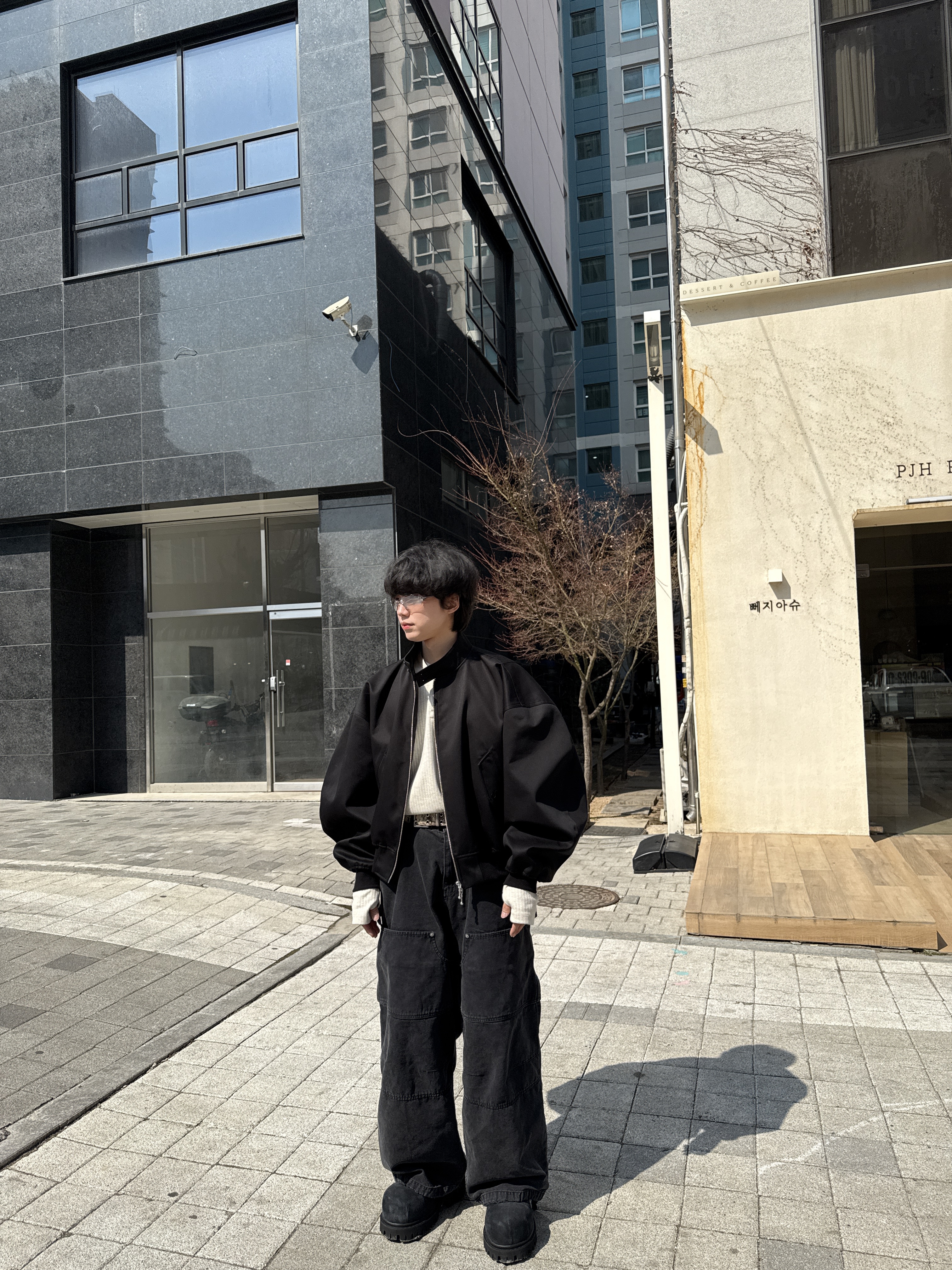 Nonnod Finger Hole Henry Neck T-Shirt Oatmeal, Kamien x MJD Double Hole Belt Black Shearling Calfskin 착용 스타일 - 7
