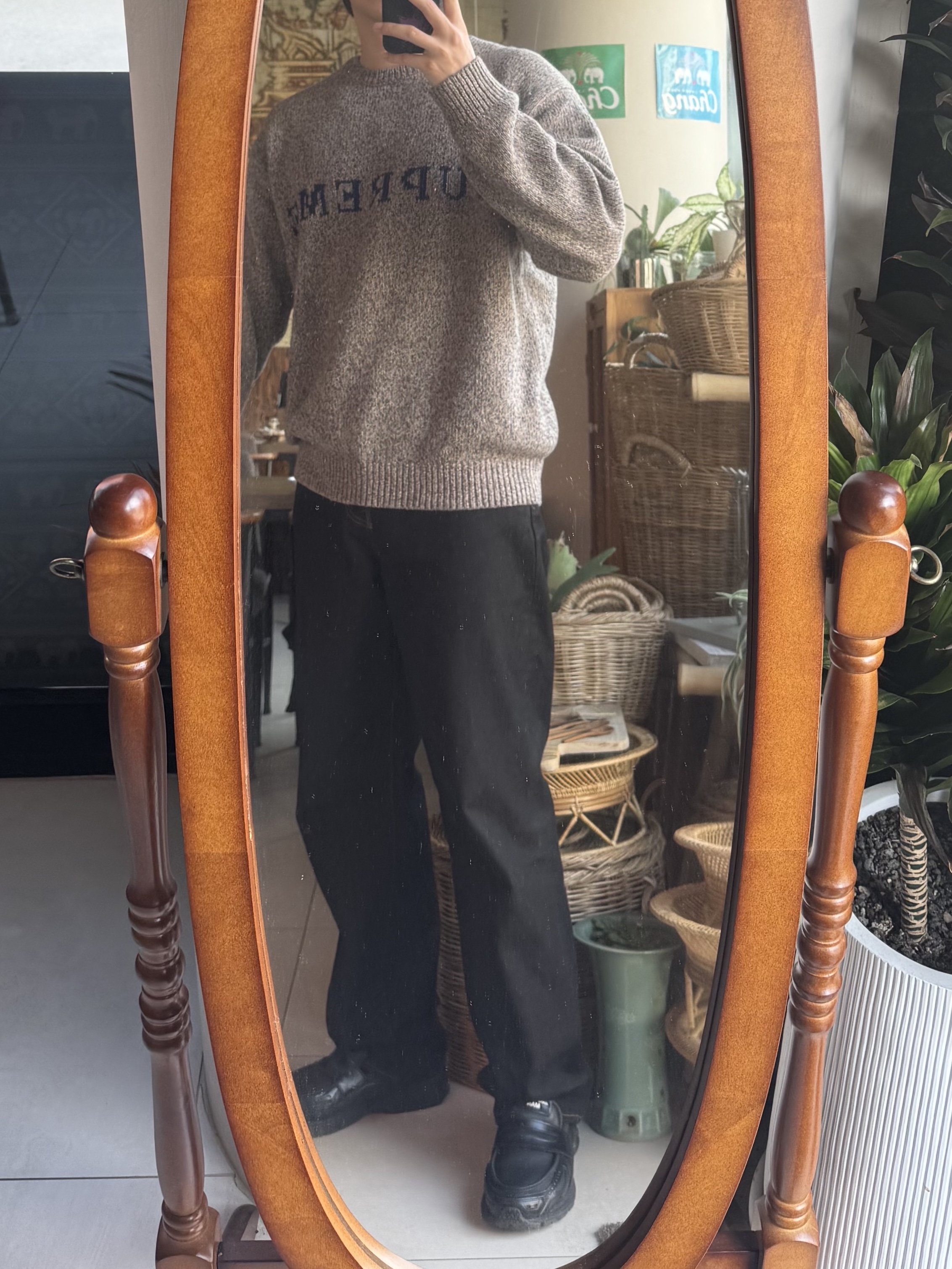 Supreme Contrast Logo Sweater Taupe Melange - 25SS, New Balance x Junya Watanabe Man 1906L Black 착용 스타일