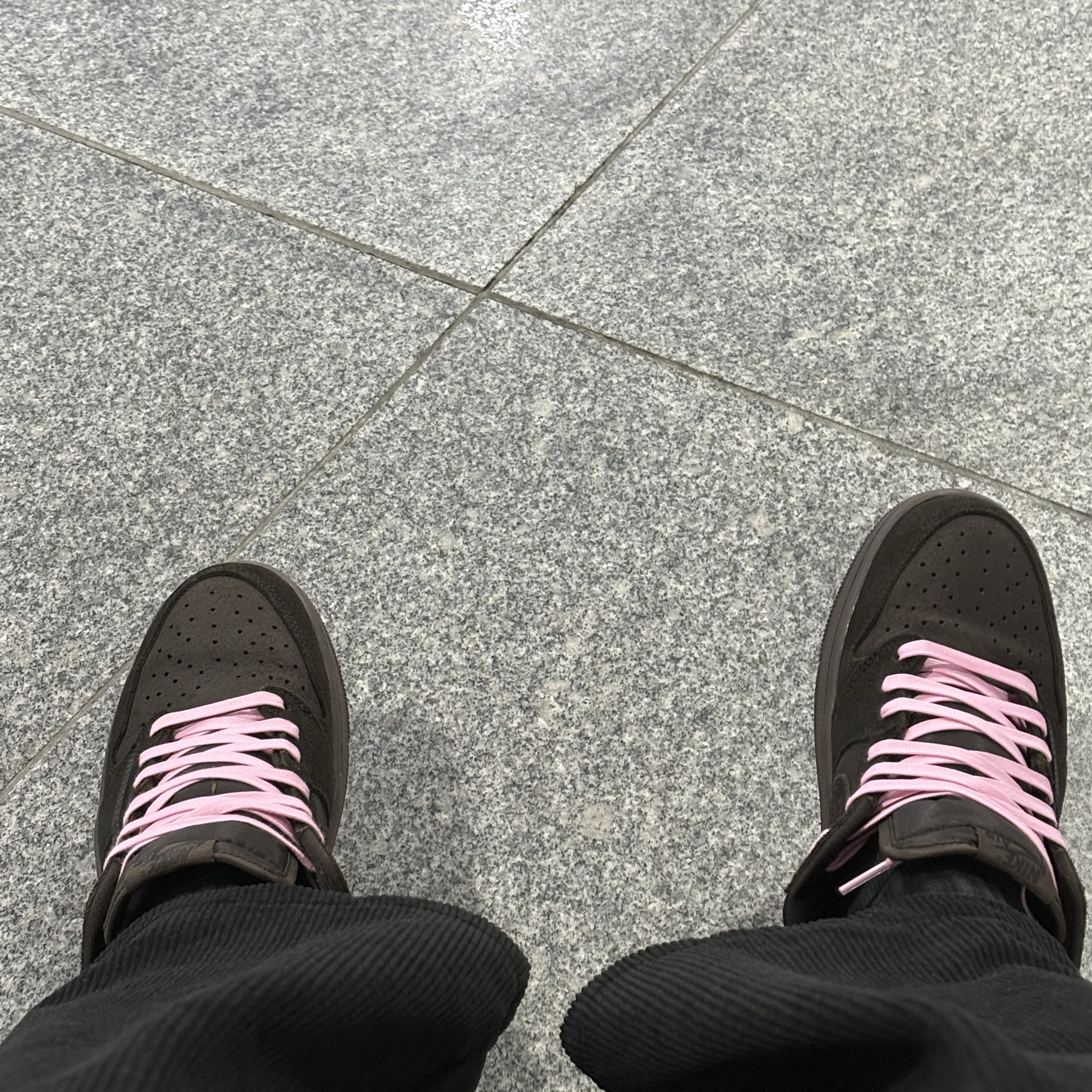 Jordan 1 x Travis Scott Retro Low OG SP Velvet Brown and Dark Mocha 착용 스타일