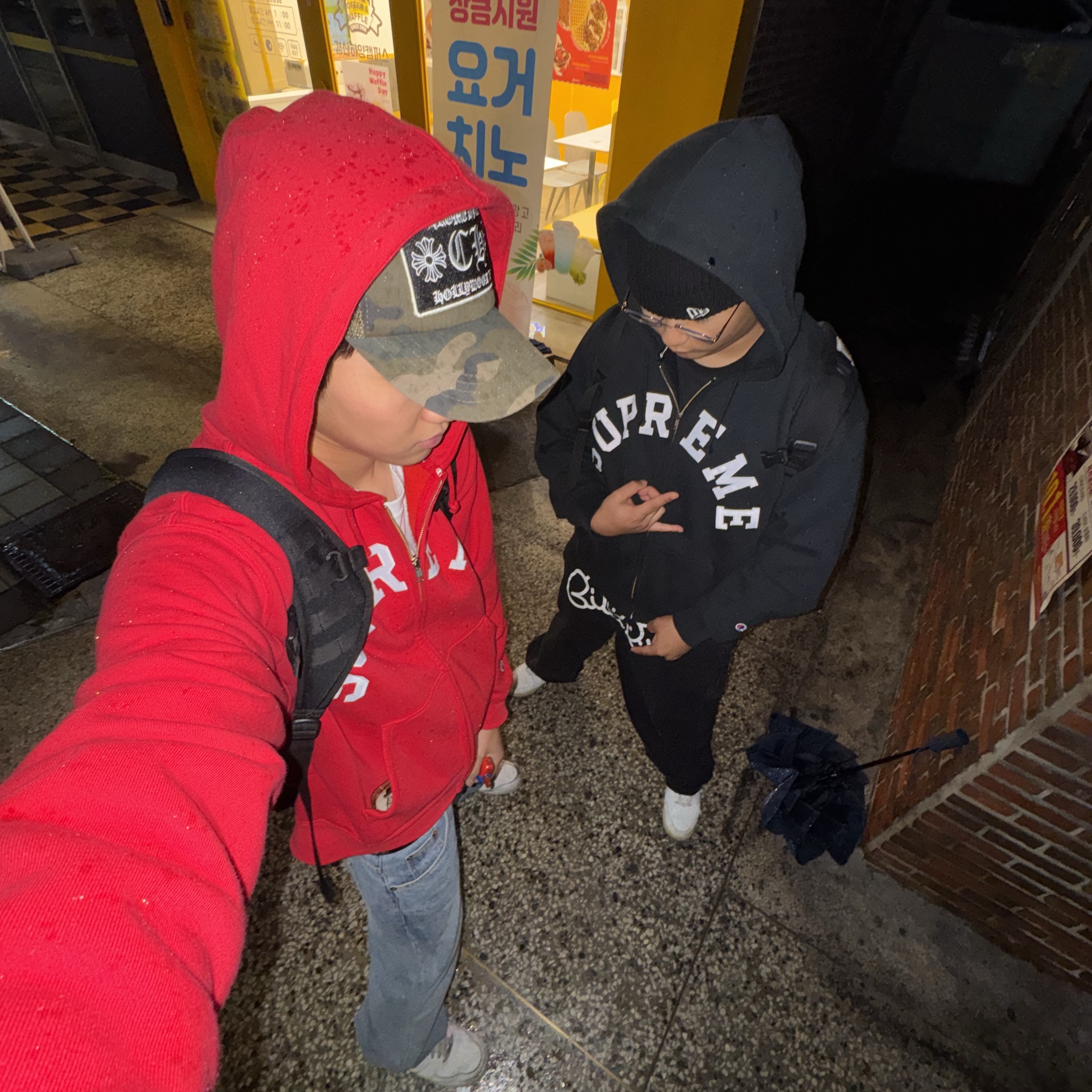 Supreme x Champion Zip Up Hooded Sweatshirt Black - 24SS, Supreme x Champion Zip Up Hooded Sweatshirt Red - 24SS 착용 스타일