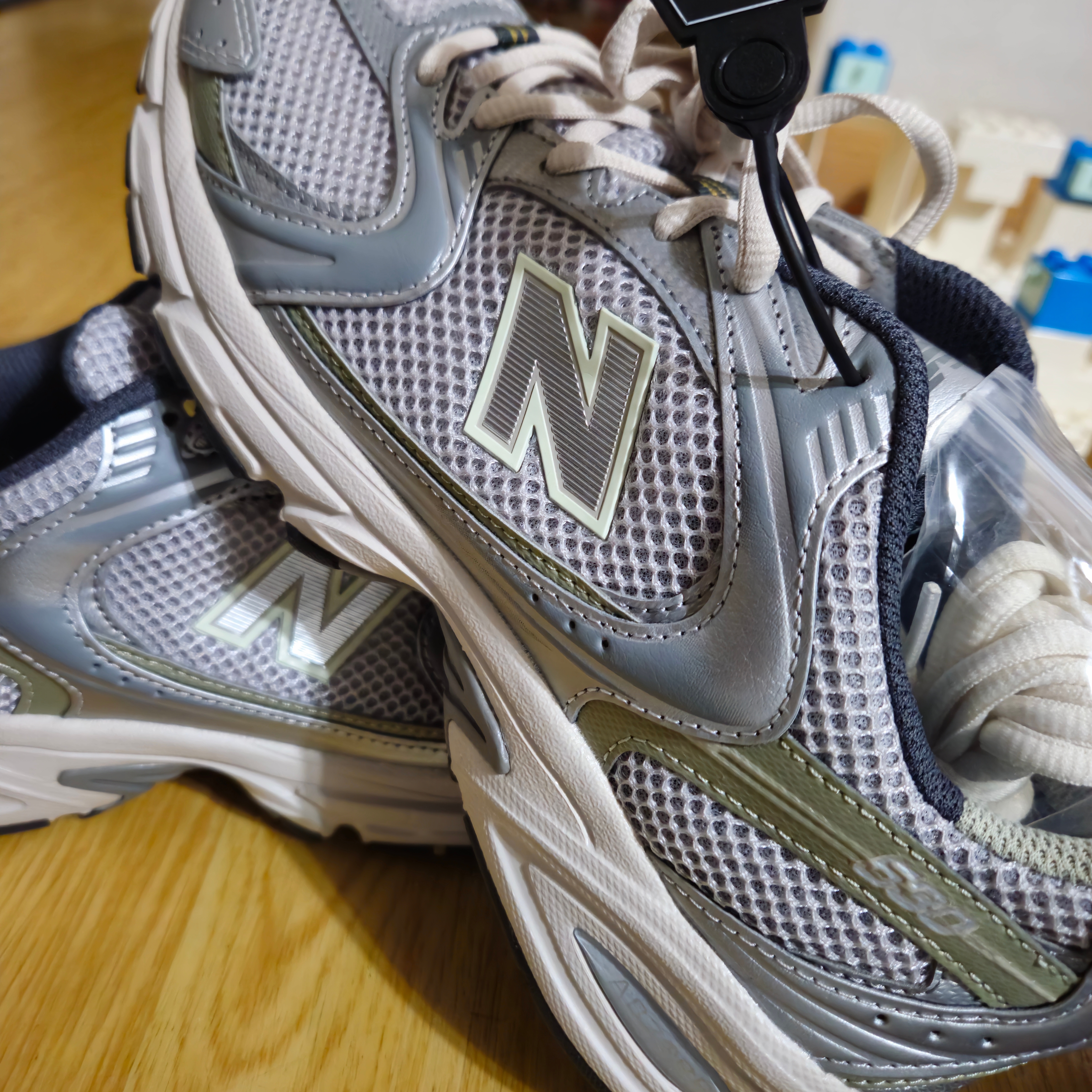 New Balance 530 Earth 착용 스타일