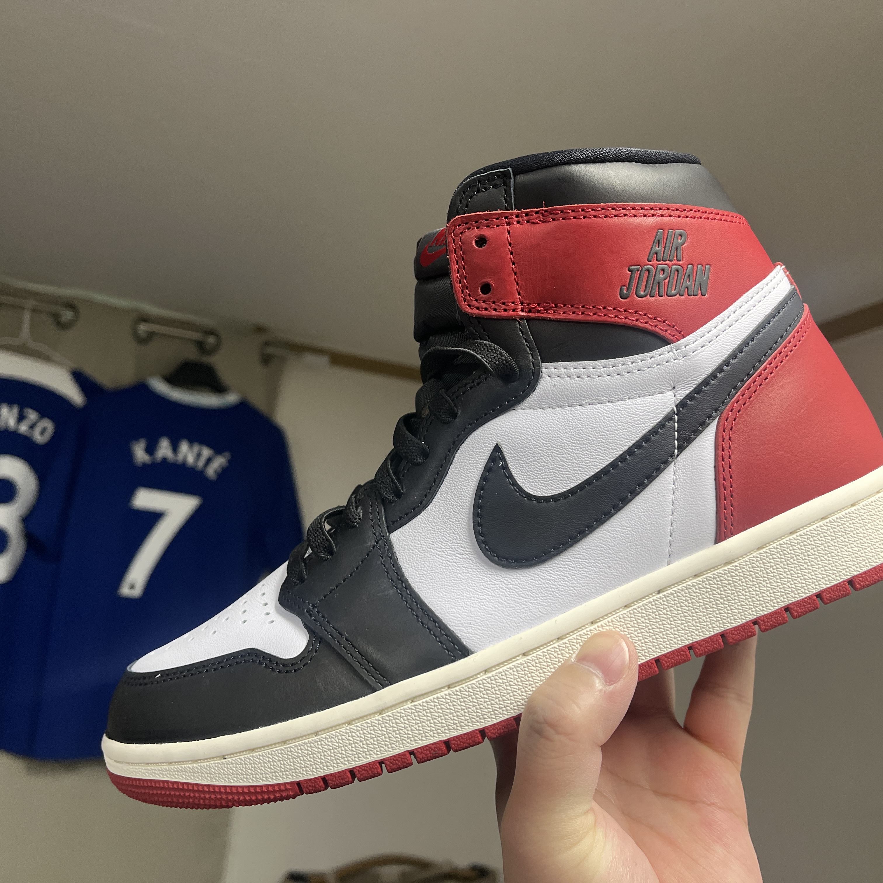 Jordan 1 Retro High OG Black Toe 착용 스타일 - 1
