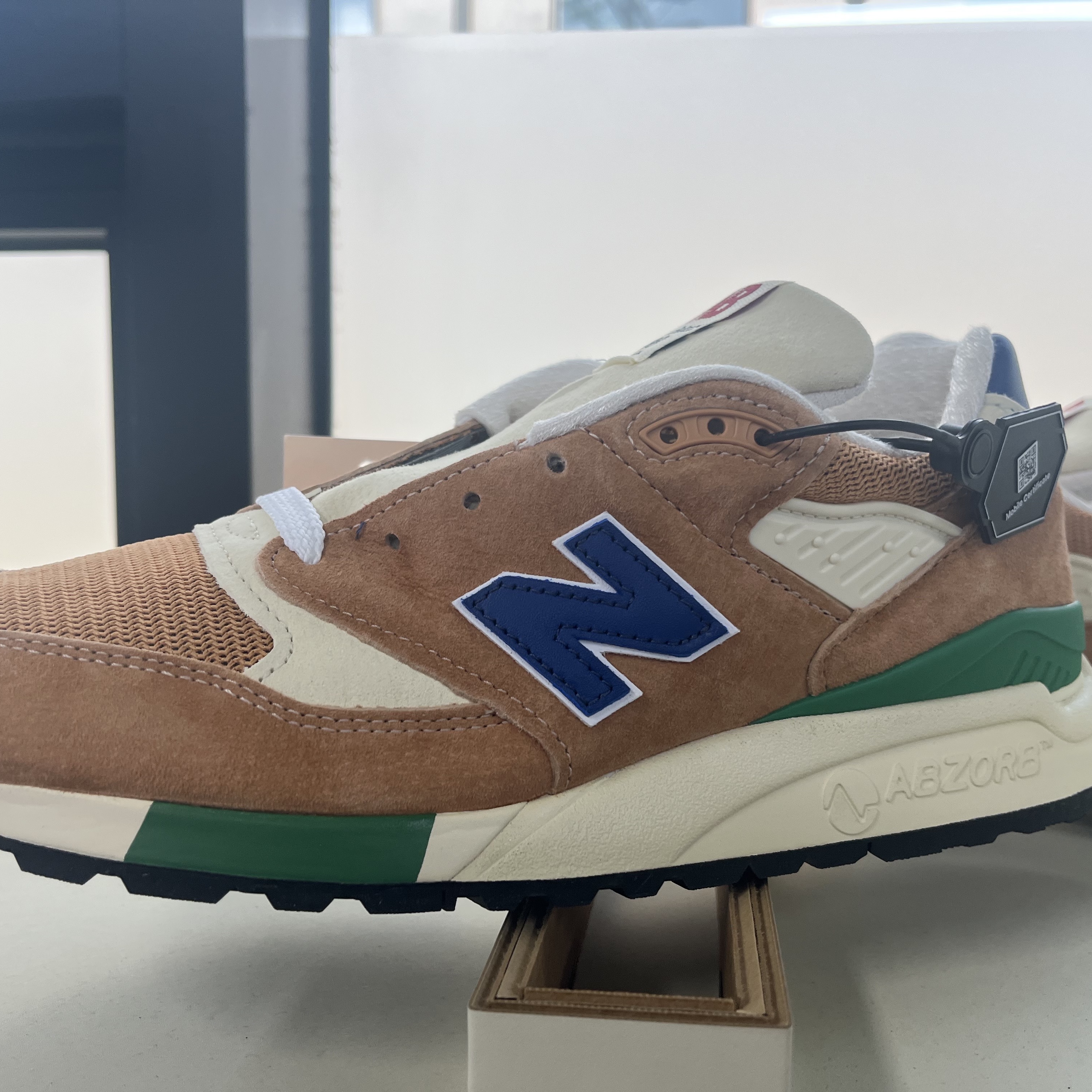 New Balance 998 Made in USA Sepia 착용 스타일 - 2
