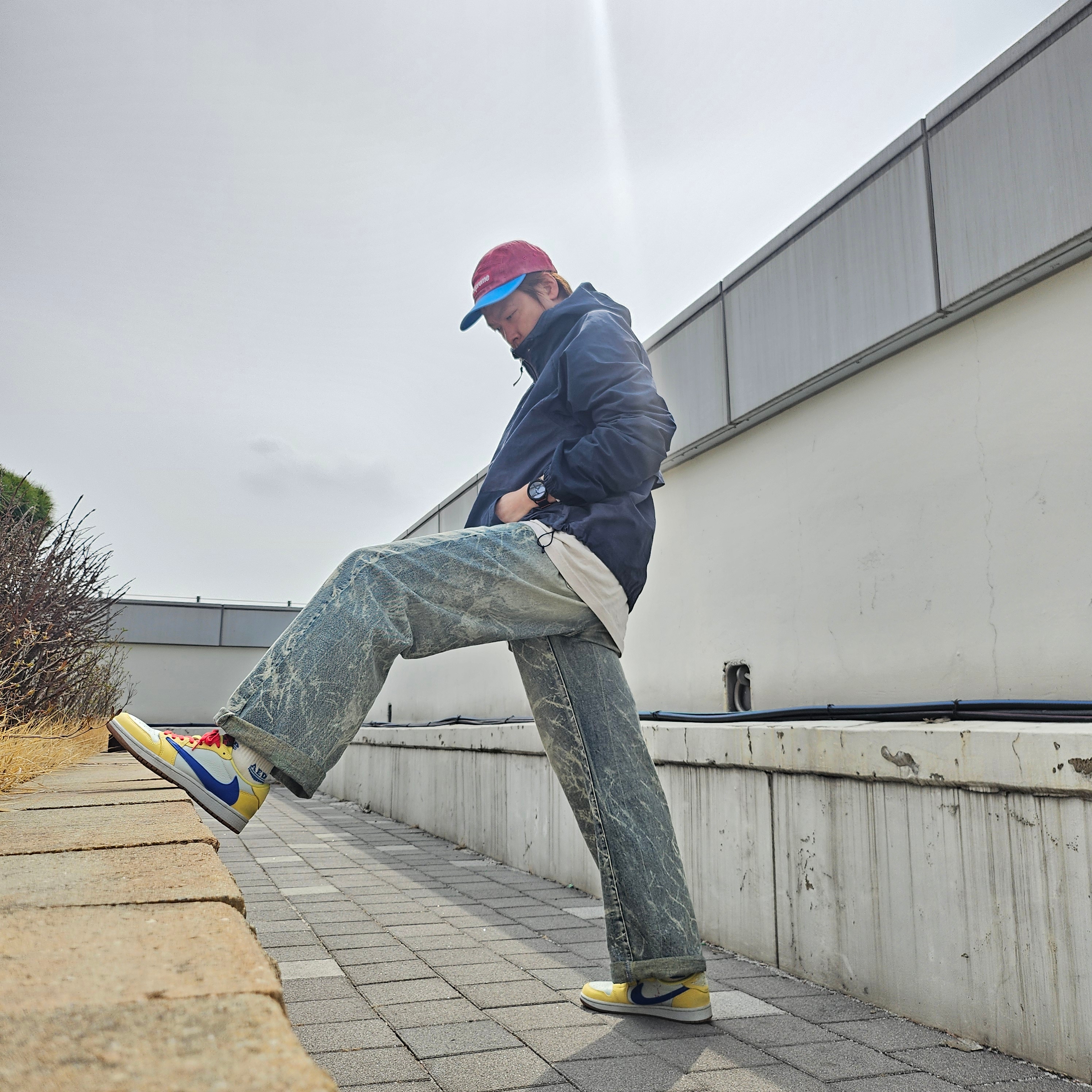 Supreme Pigment 2-Tone Camp Cap Red - 24SS, Stussy Wave Dye Beach Shell Jacket Navy 착용 스타일 - 1