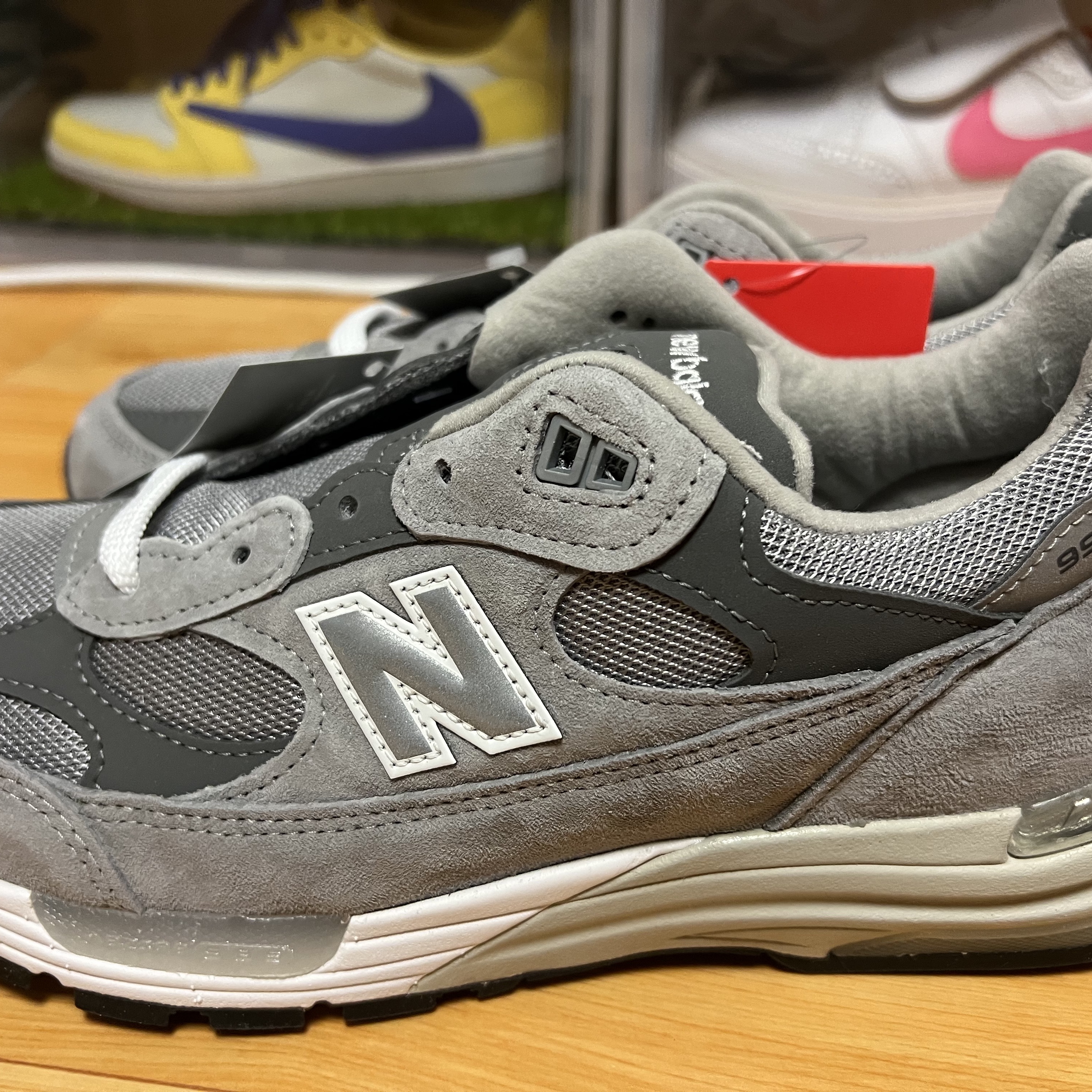 New Balance 992 Made in USA Core Grey Silver Metallic 착용 스타일 - 5