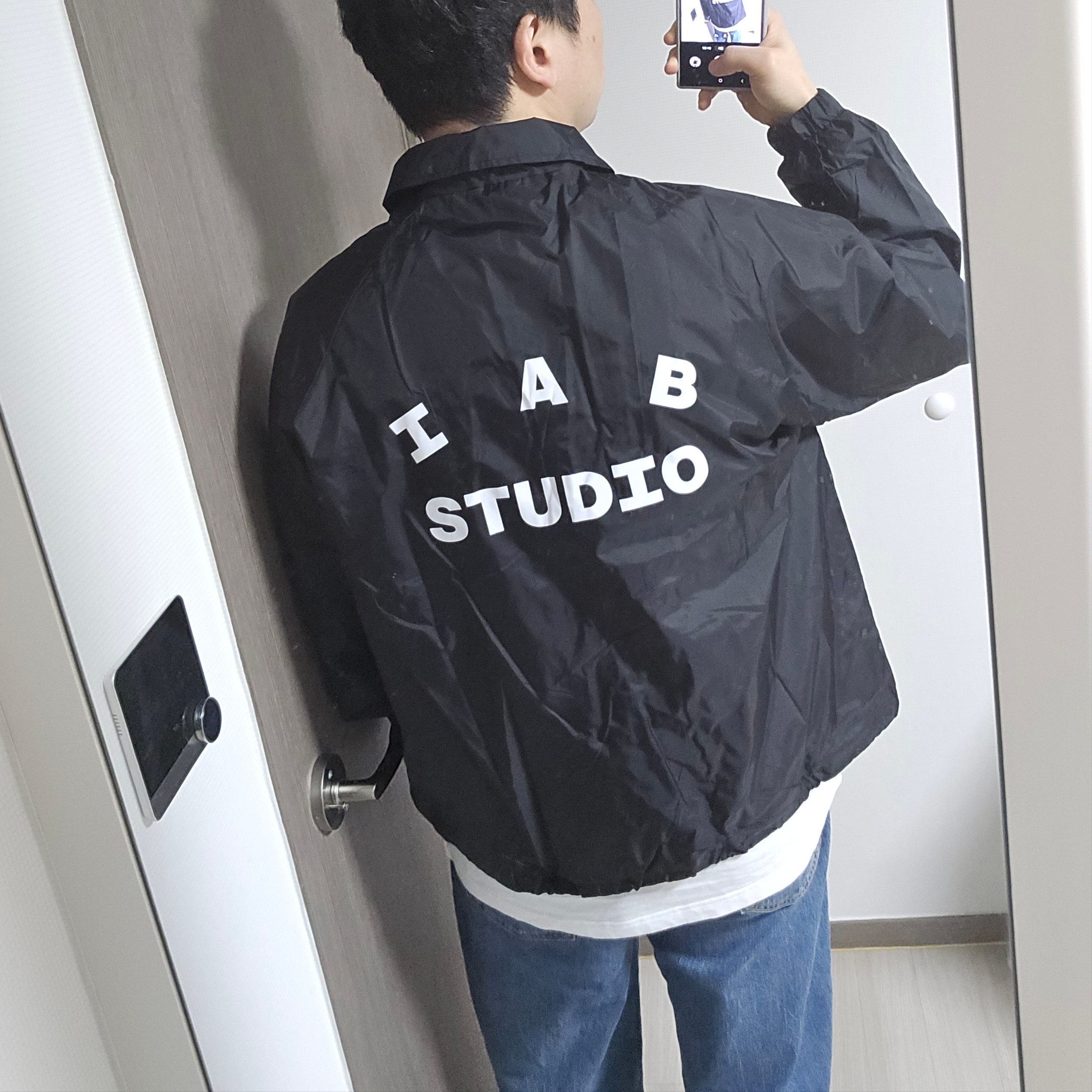 IAB Studio Coach Jacket Black 착용 스타일