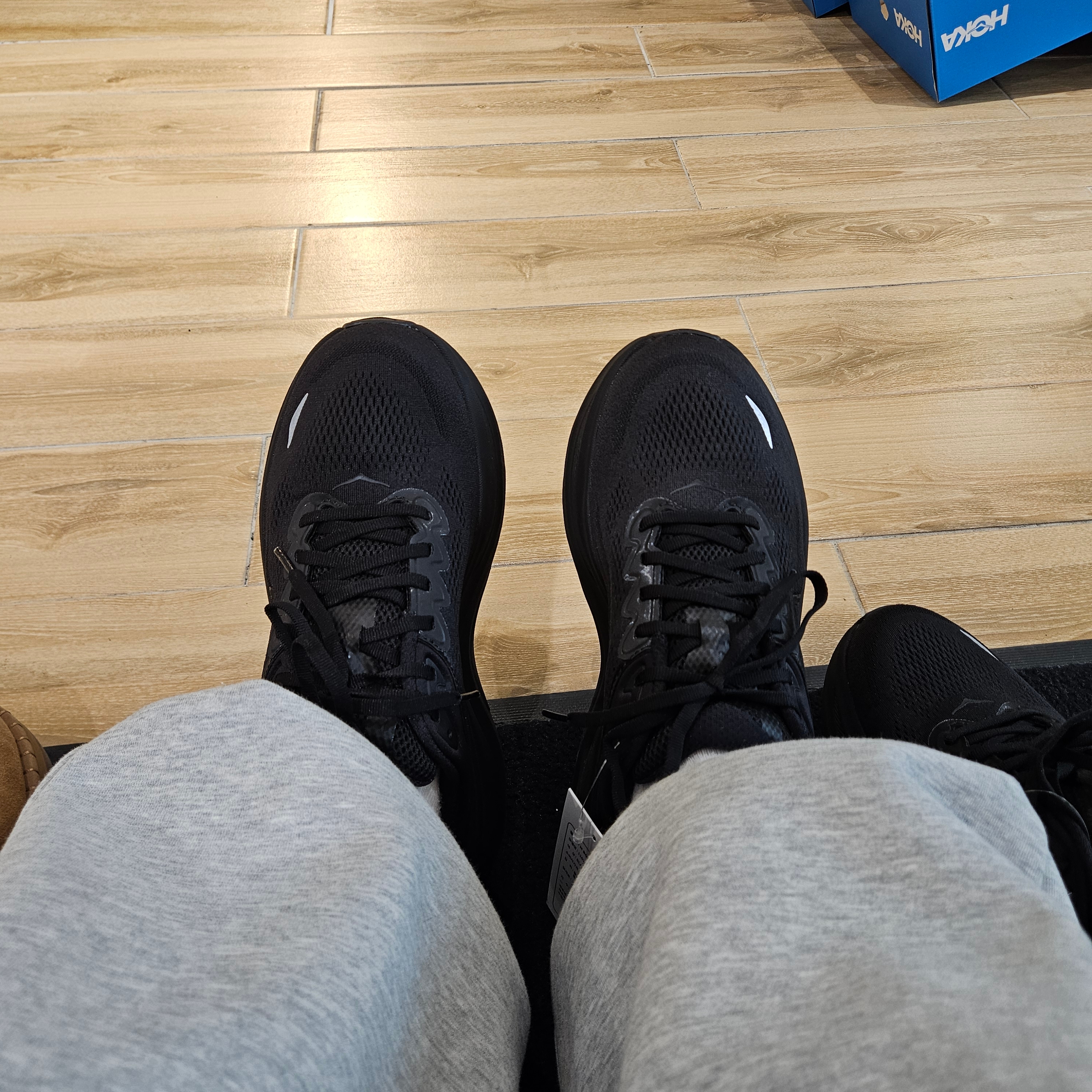 Hoka Bondi 9 Black - X-Wide 착용 스타일
