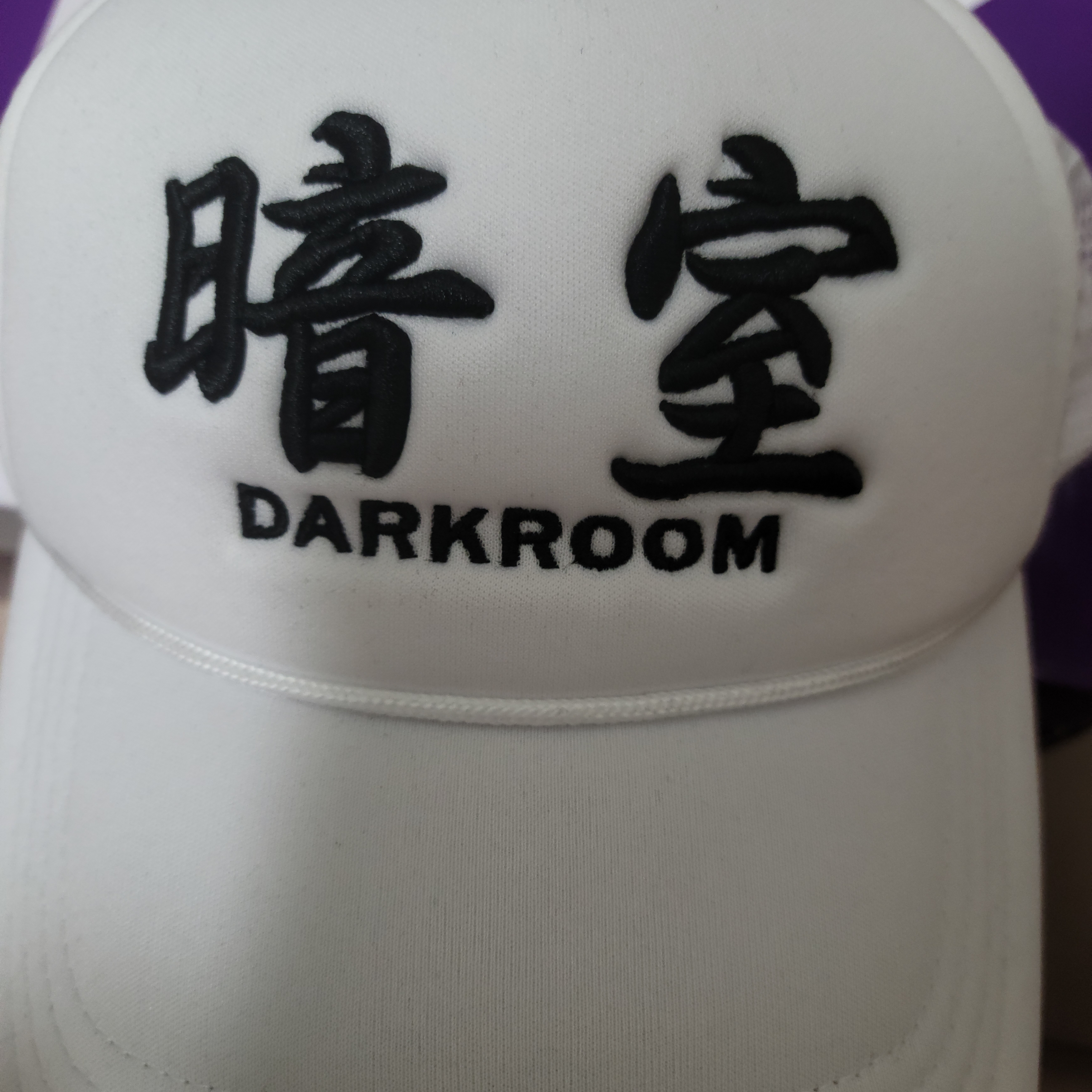 Darkr8m Studio Mesh Trucker Cap White 착용 스타일