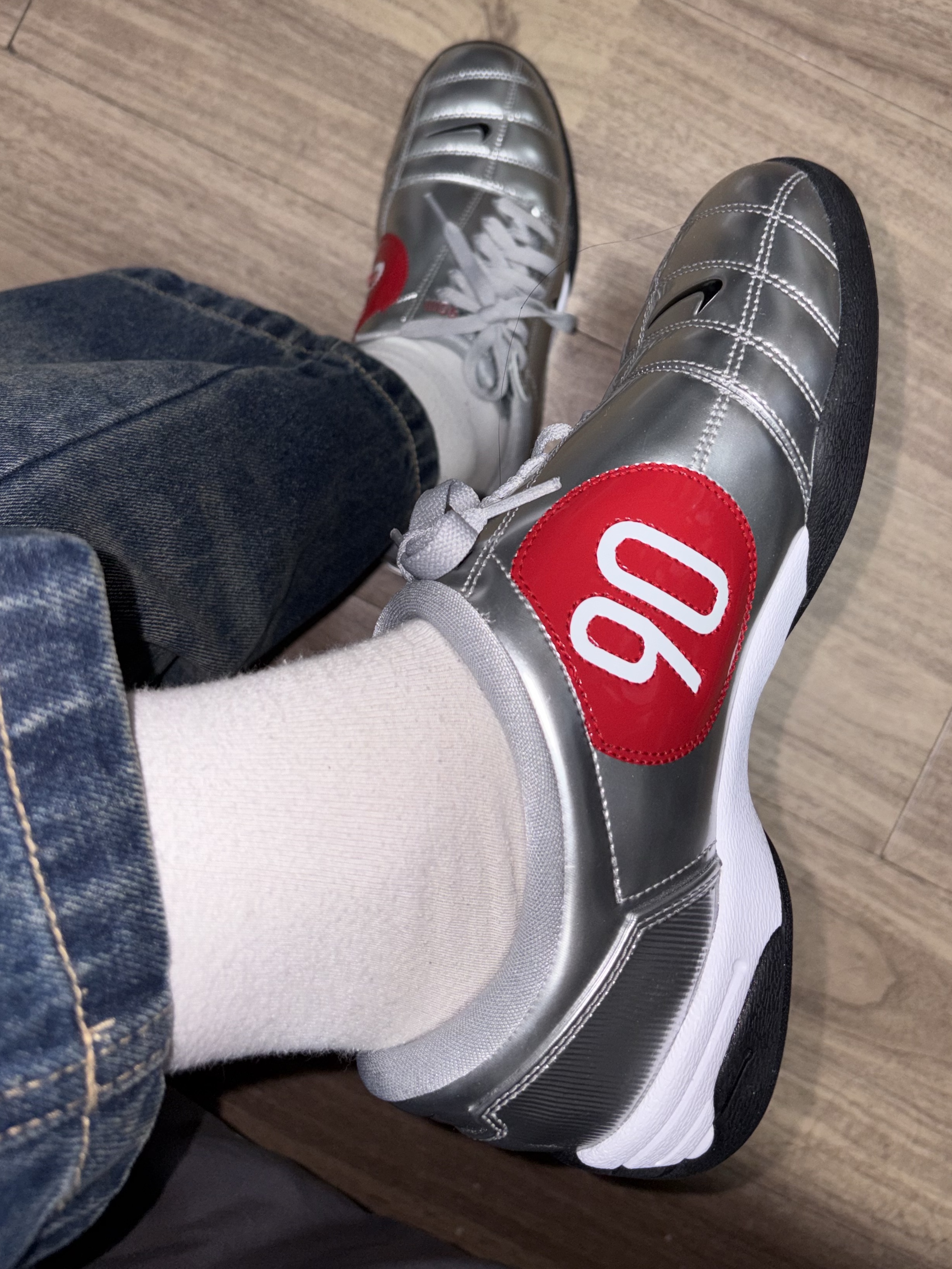 Nike Total 90 III SP Metallic Silver and Black 착용 스타일 - 2