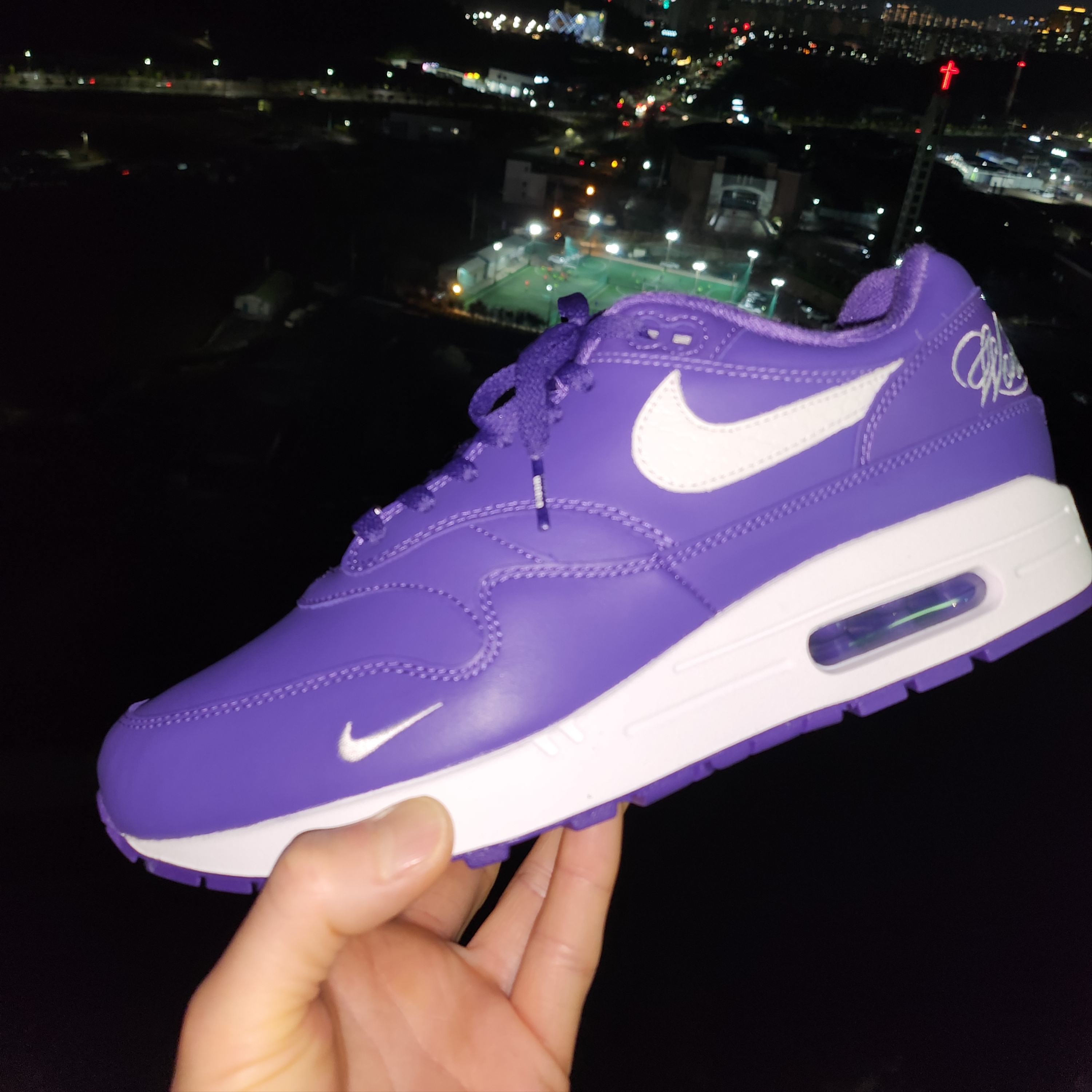 Nike x Supreme Air Max 1 '87 Varsity Purple White - 25SS 착용 스타일 - 1