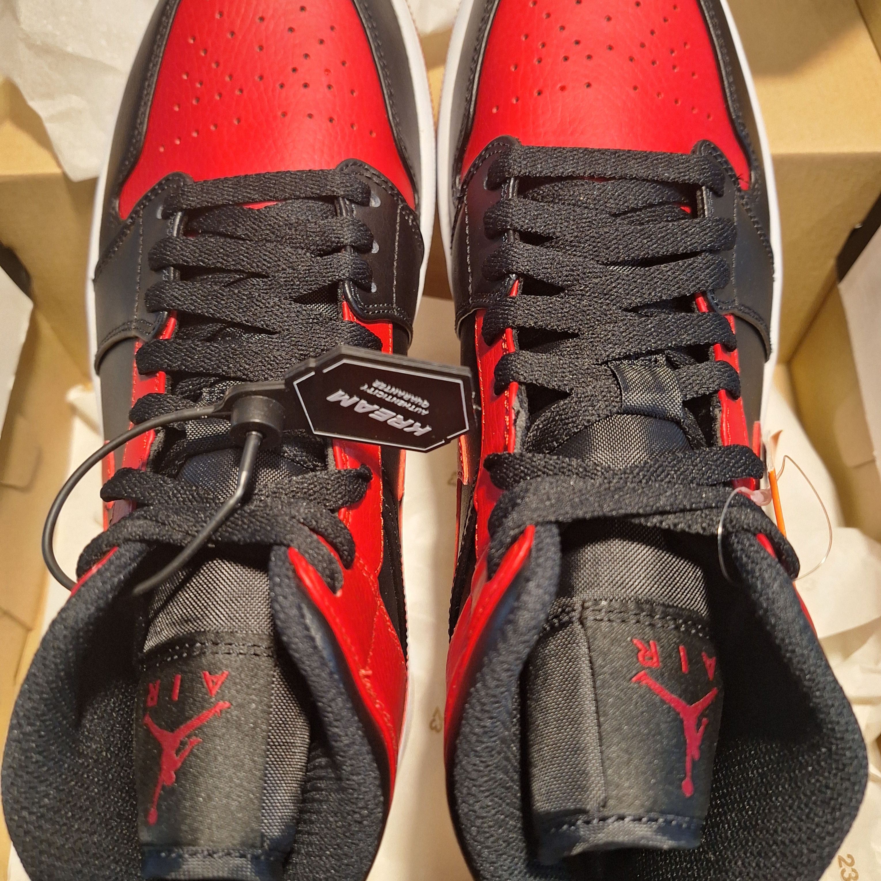 Jordan 1 Mid Bred Banned 2020 착용 스타일 - 1