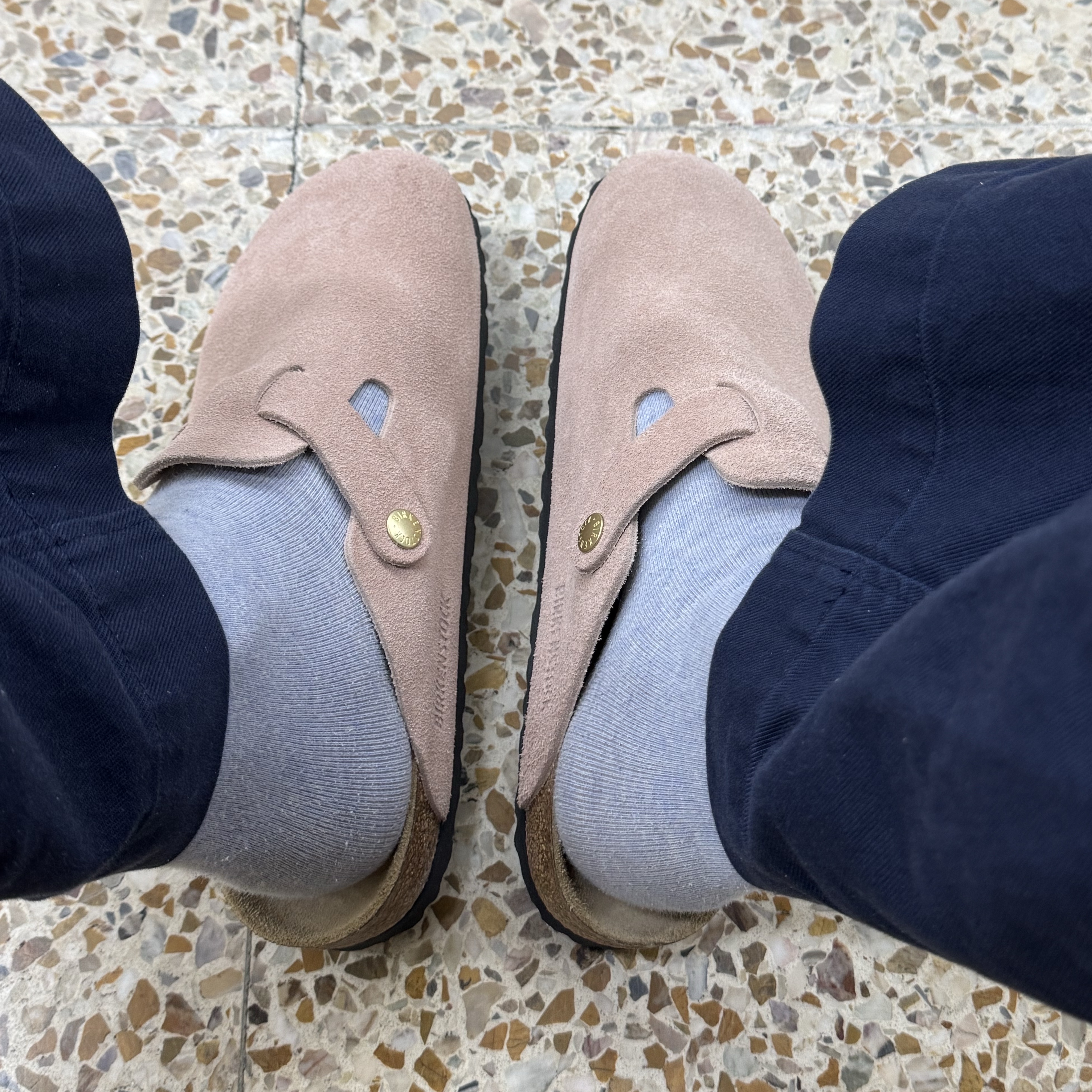 Birkenstock Boston Suede Leather Light Rose - Narrow 착용 스타일