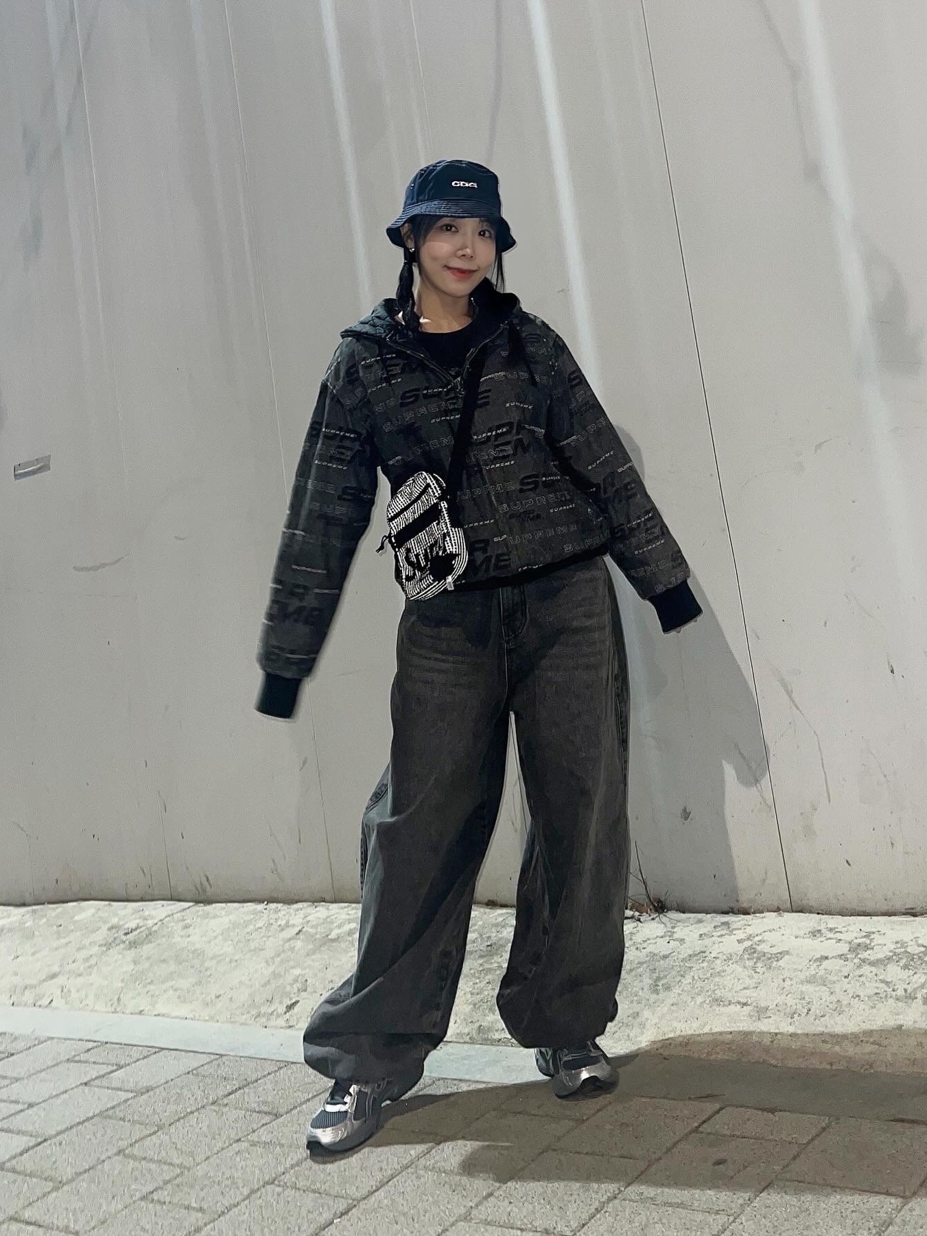 Asics Gel-1130 Steel Grey Pure Silver, Supreme Shoulder Bag Black - 24SS 착용 스타일 - 3